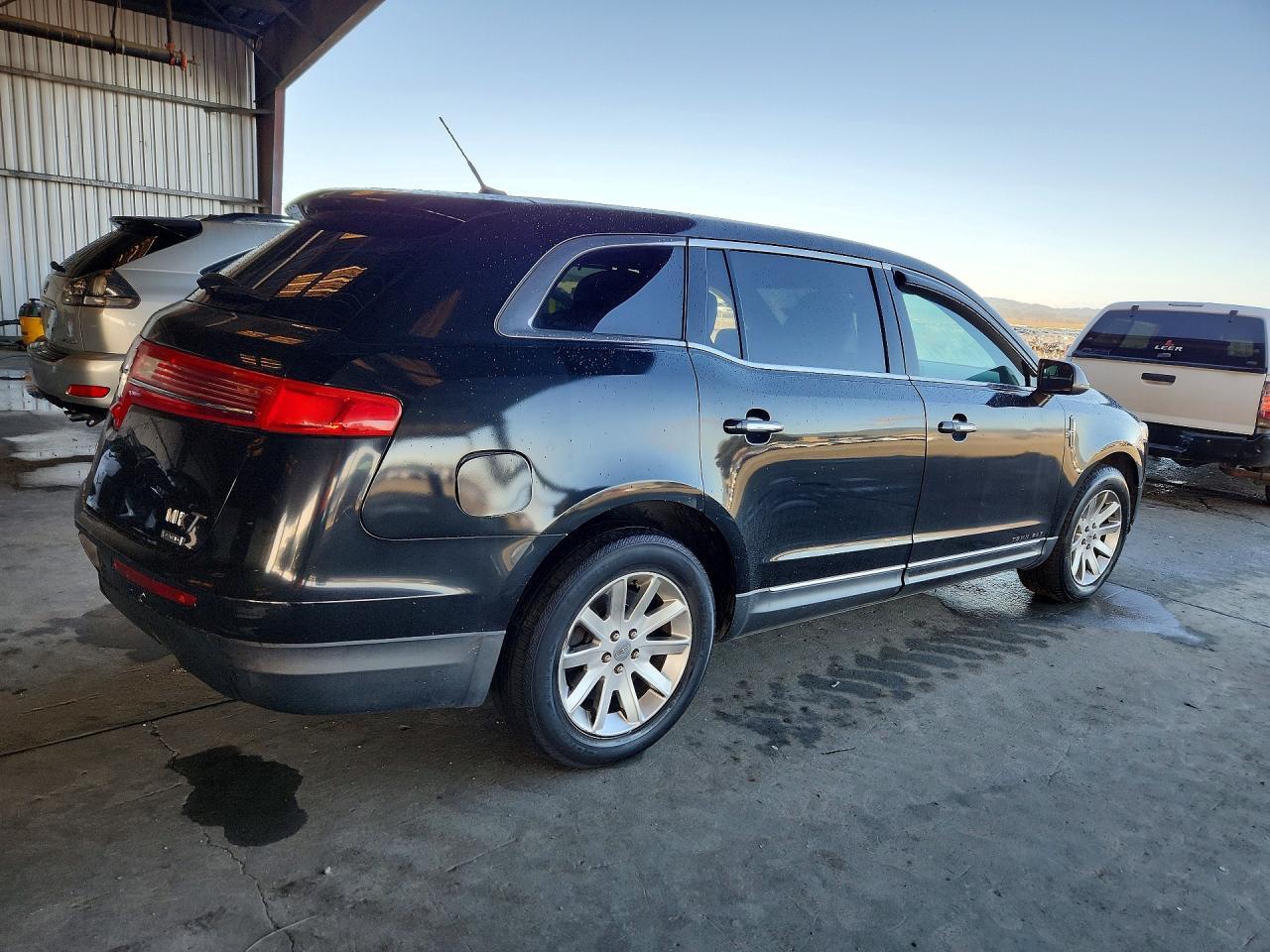 2014 Lincoln Mkt - Фото 3