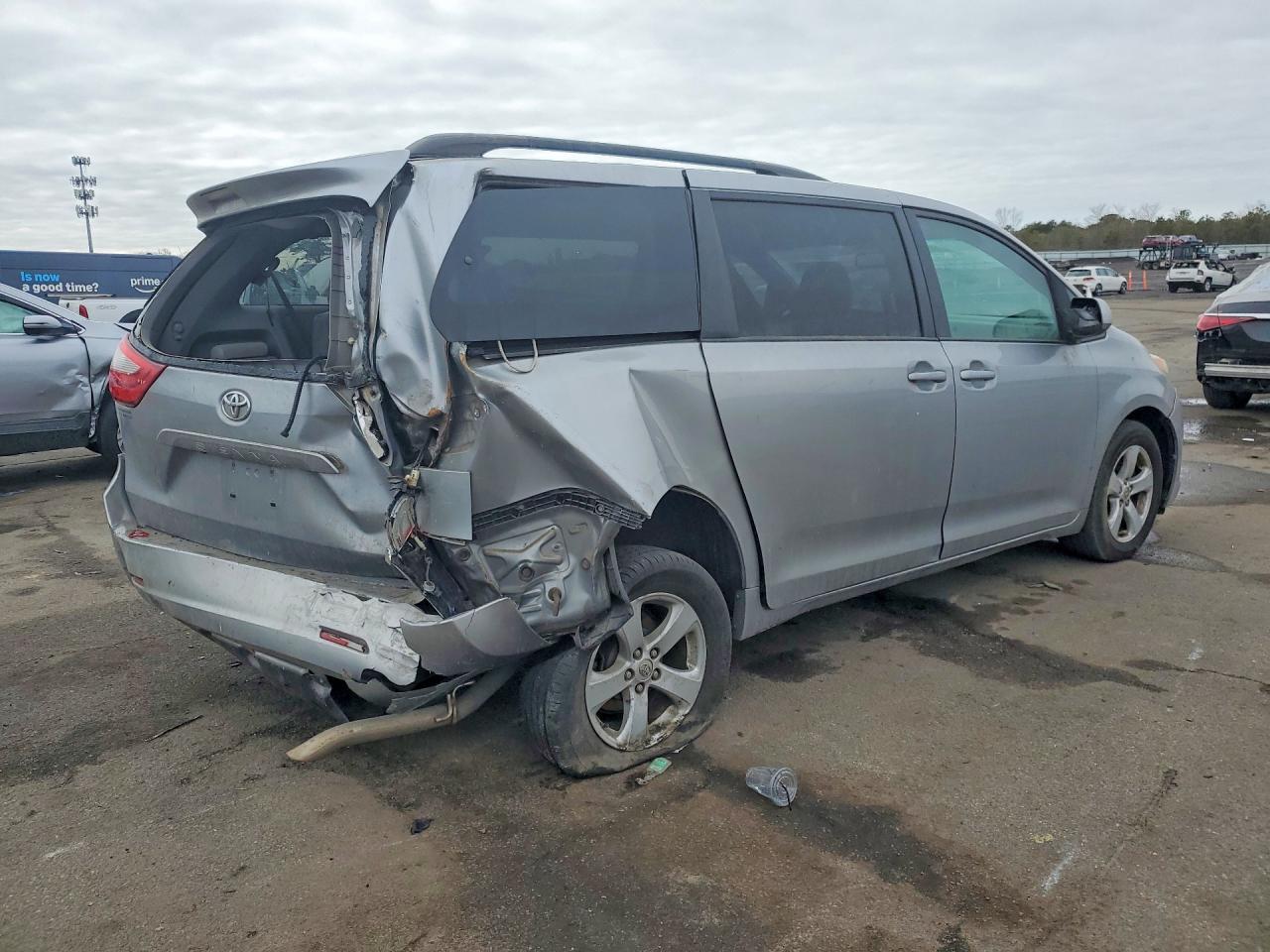 2017 Toyota Sienna Le - Фото 3