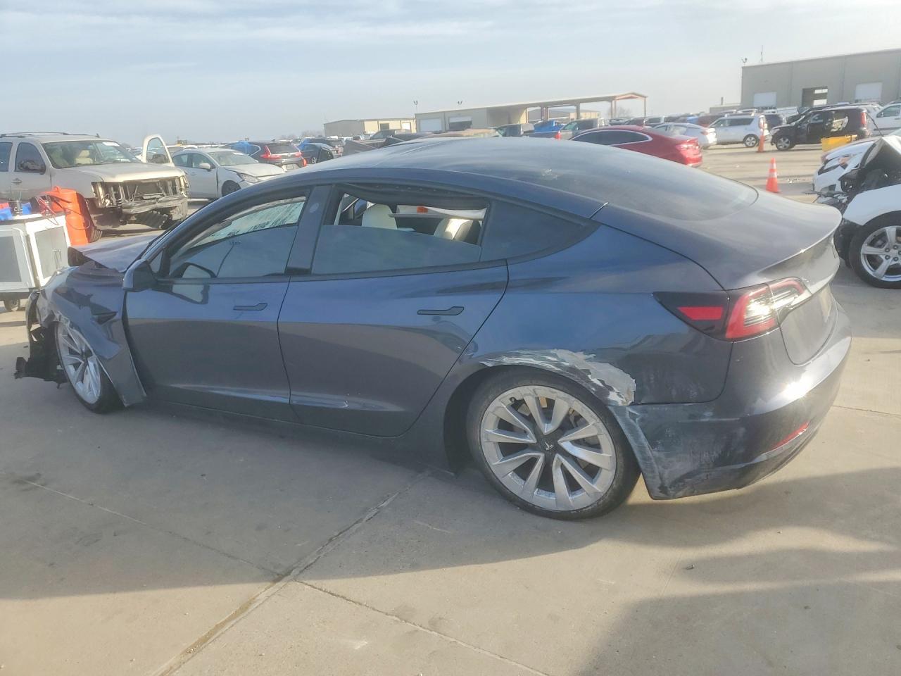 2023 Tesla Model 3 - Фото 2