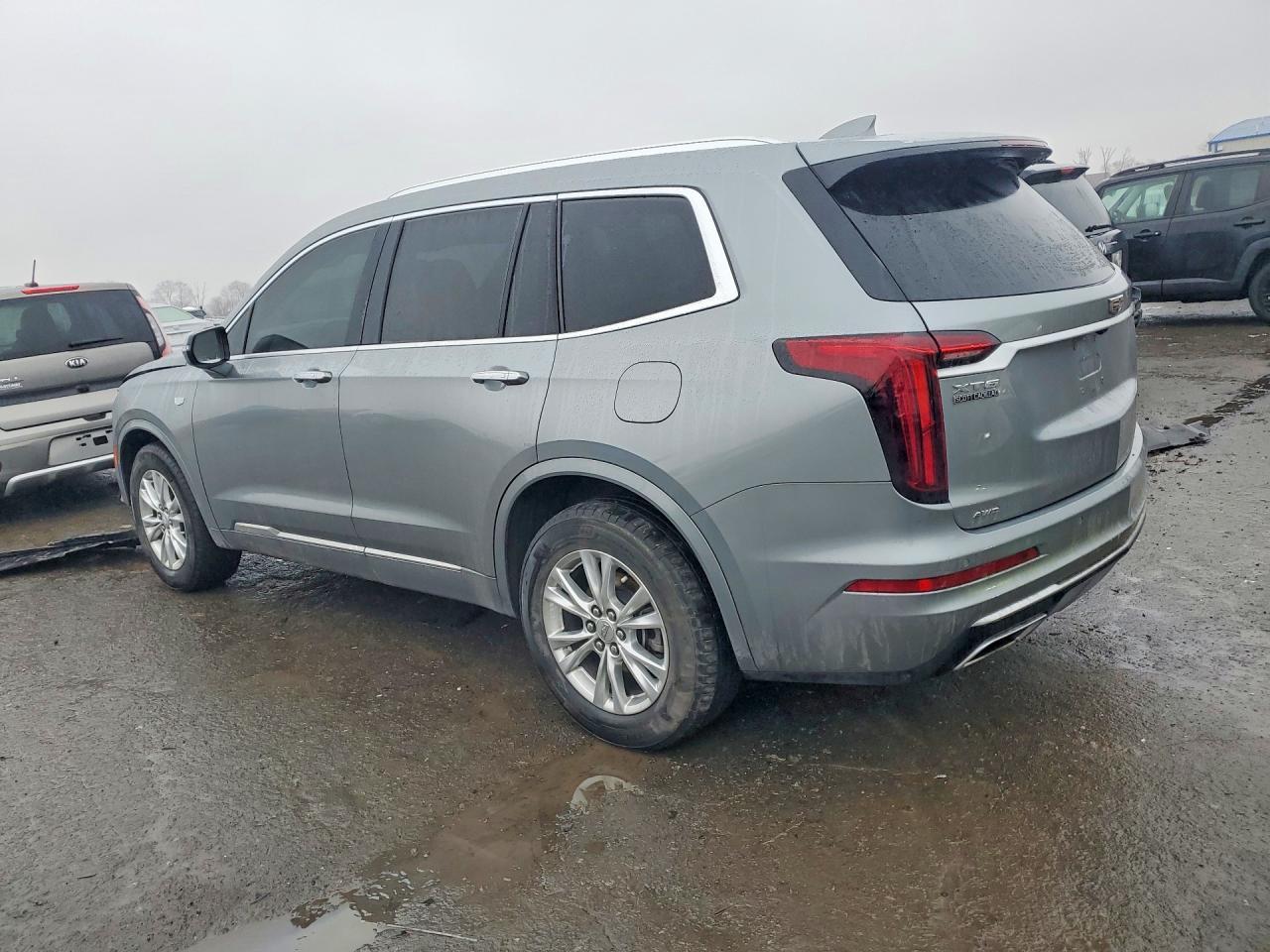 2024 Cadillac Xt6 Luxury - Image 2