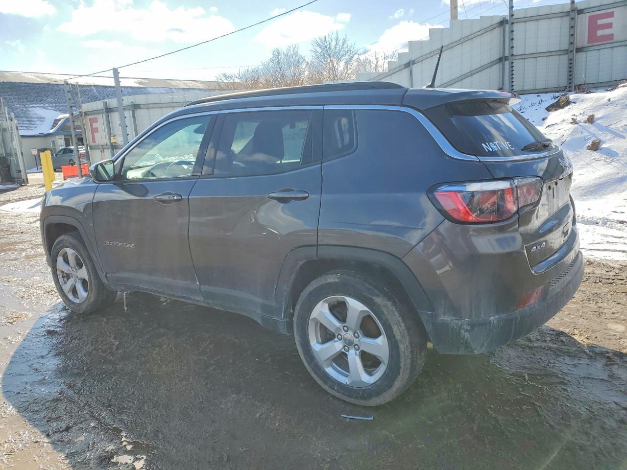 2018 Jeep Compass Latitude - Image 2