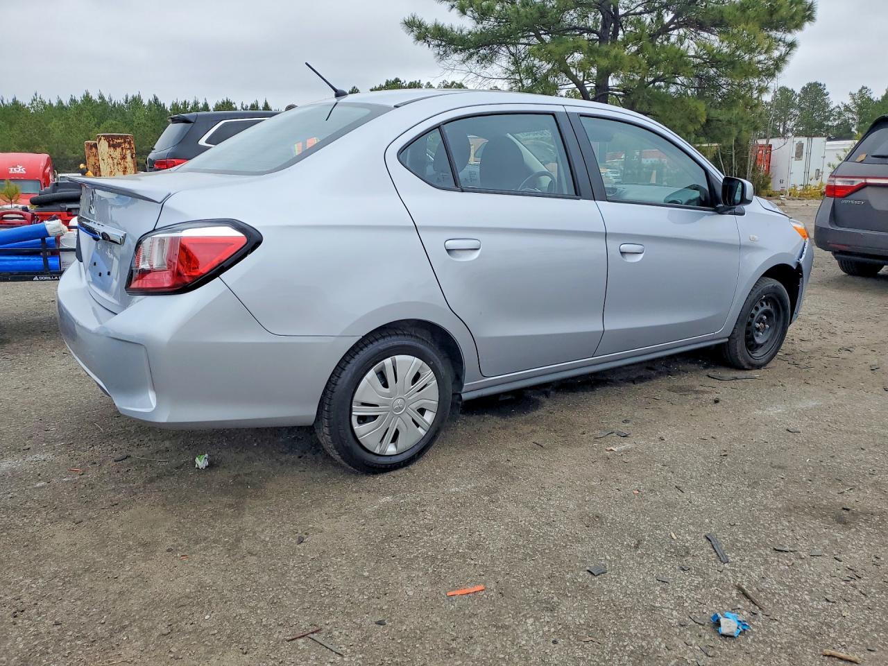 2024 Mitsubishi Mirage G4 Es - Image 3
