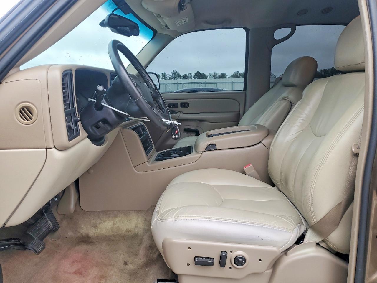 2004 Chevrolet Tahoe C1500 - Image 7