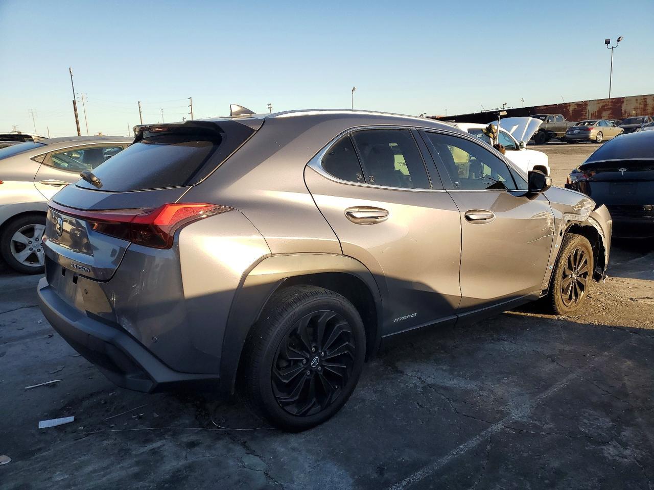2021 Lexus Ux 250H - Фото 3