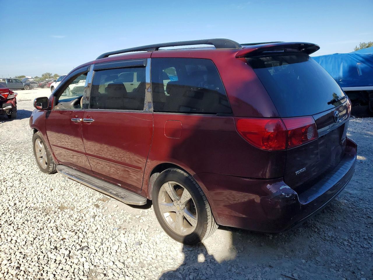 2008 Toyota Sienna Ce - Image 2