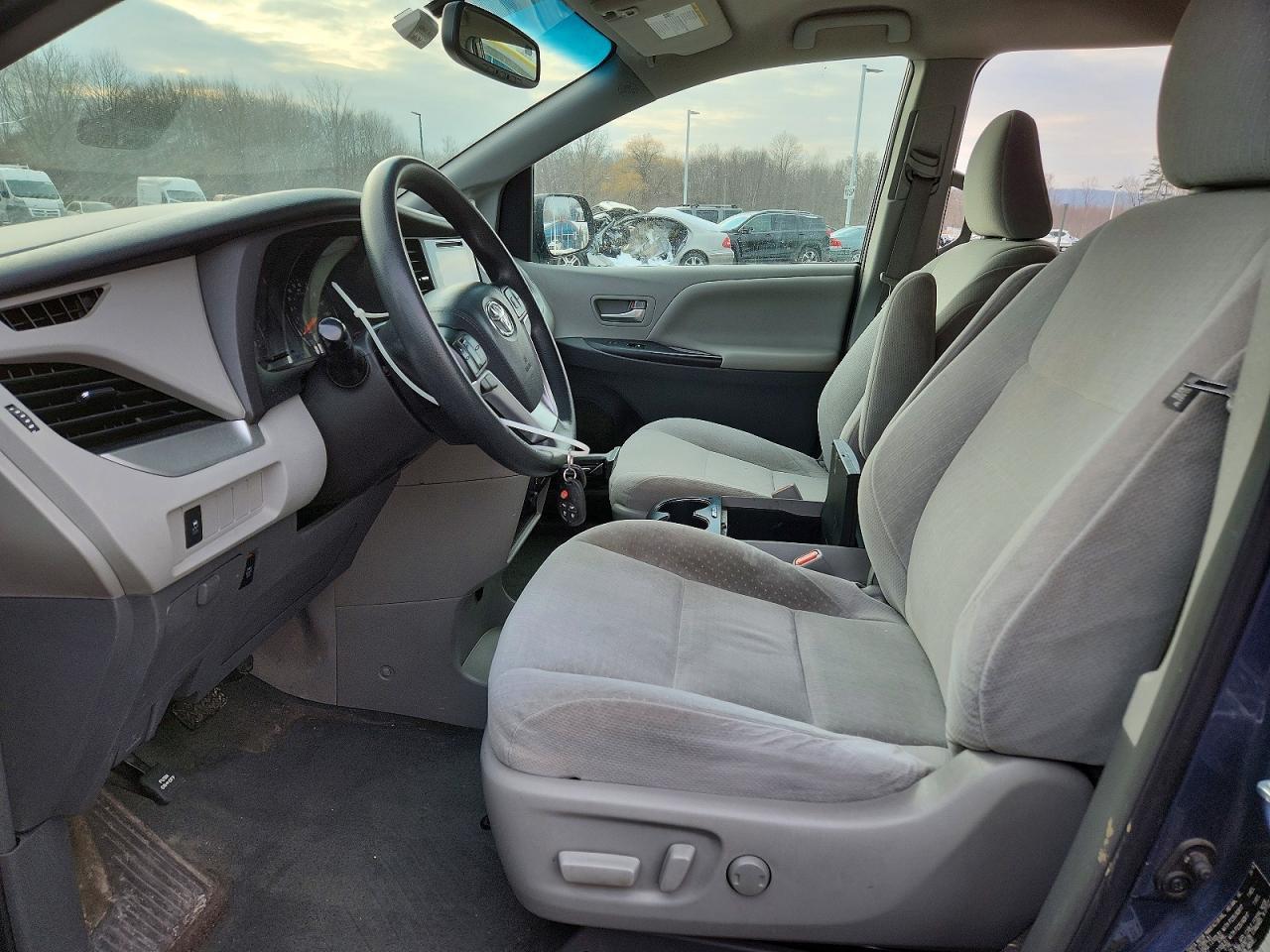 2016 Toyota Sienna Le 8-Passenger - Фото 7