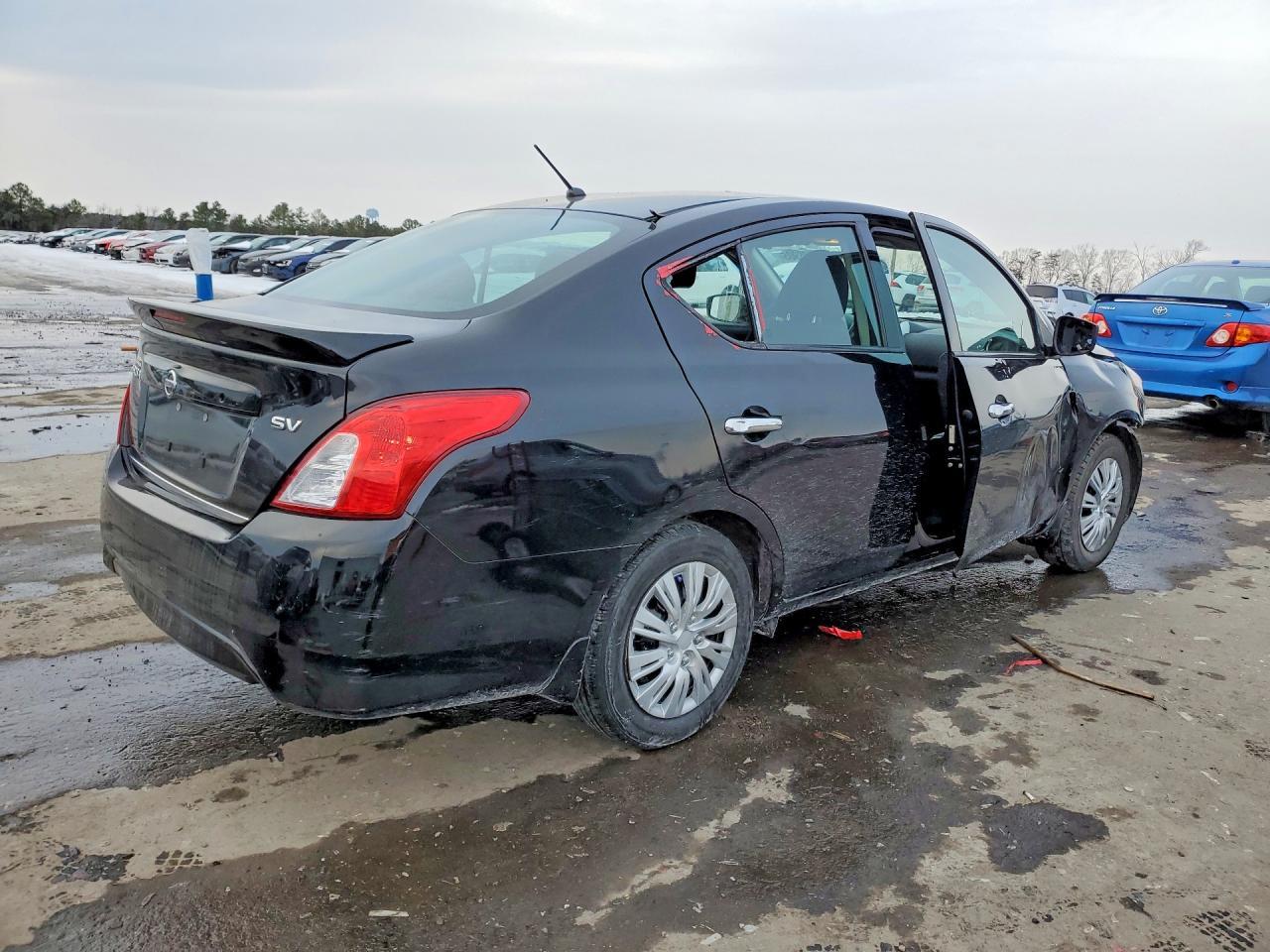 2016 Nissan Versa S - Фото 3