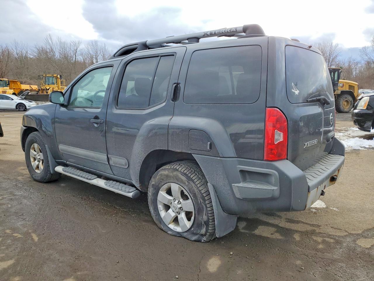 2012 Nissan Xterra Off Road - Фото 2
