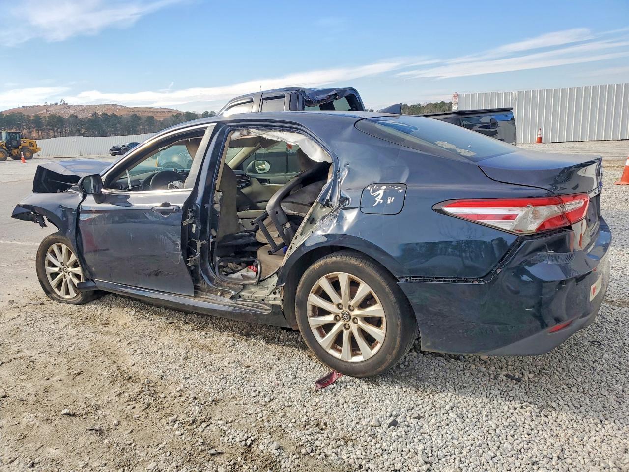 2018 Toyota Camry L - Фото 2
