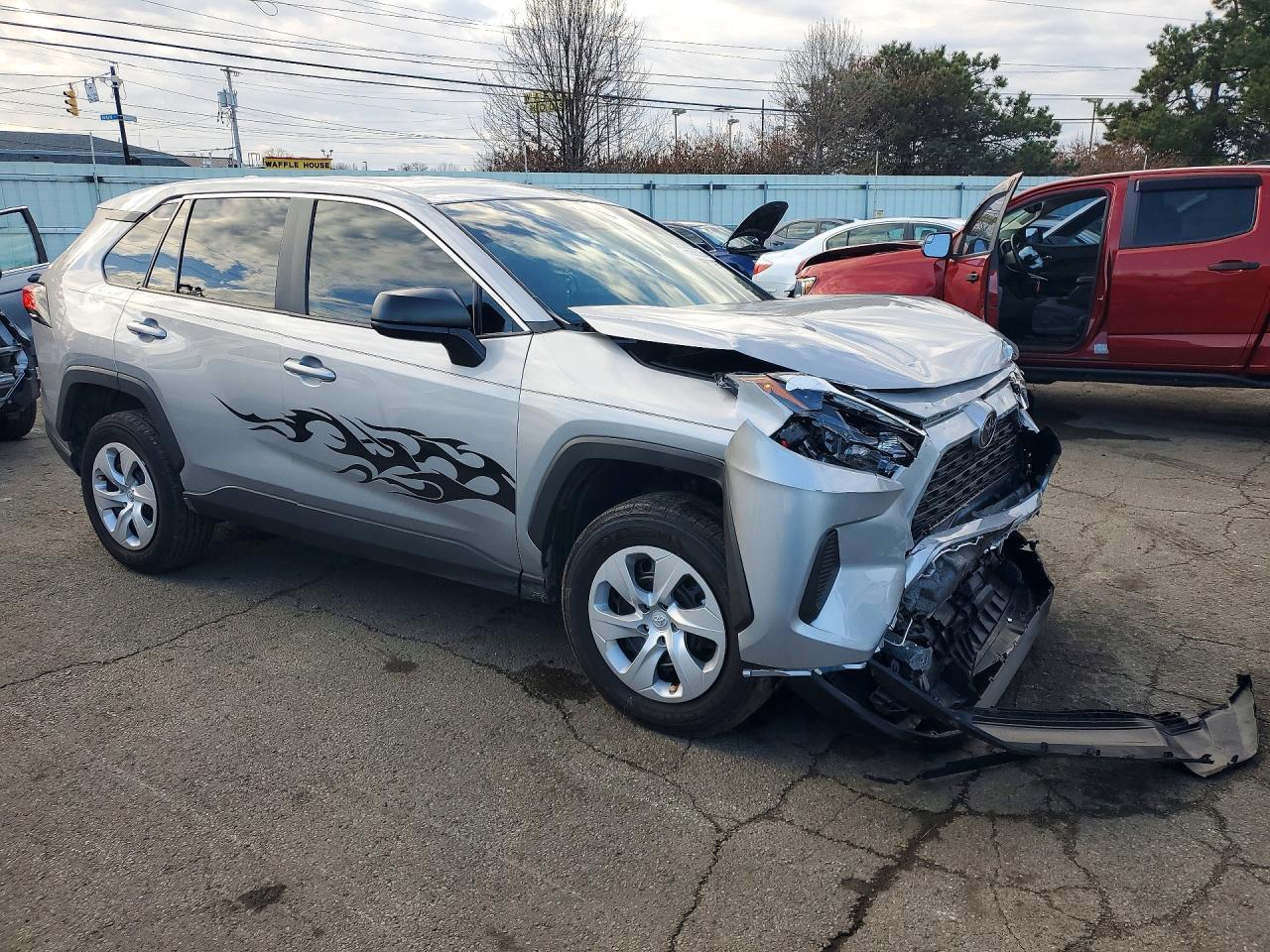 2025 Toyota Rav4 Le - Image 4
