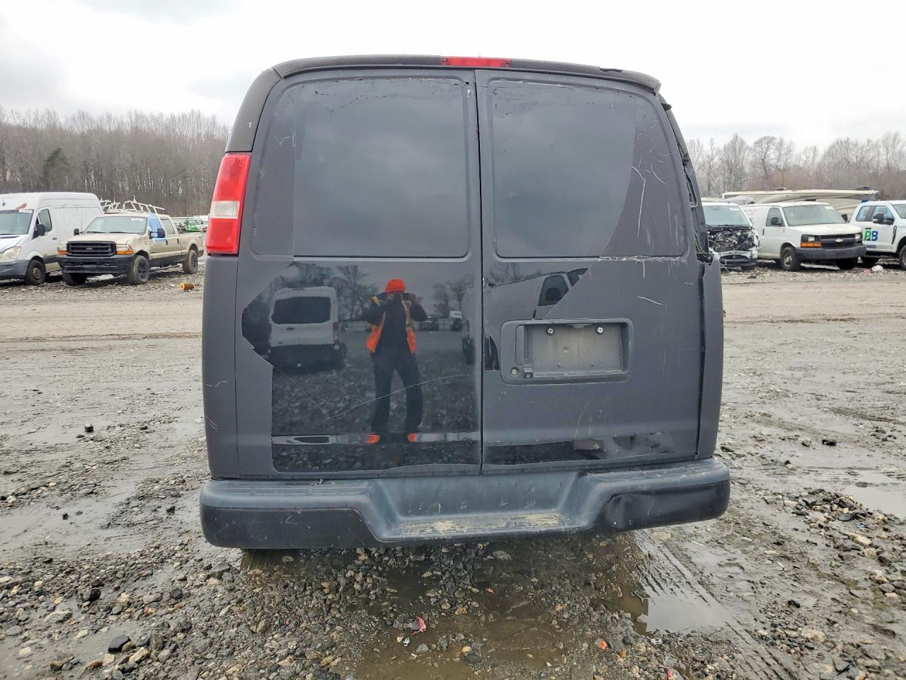 2019 Chevrolet Express 2500 Delivery Van - Image 6