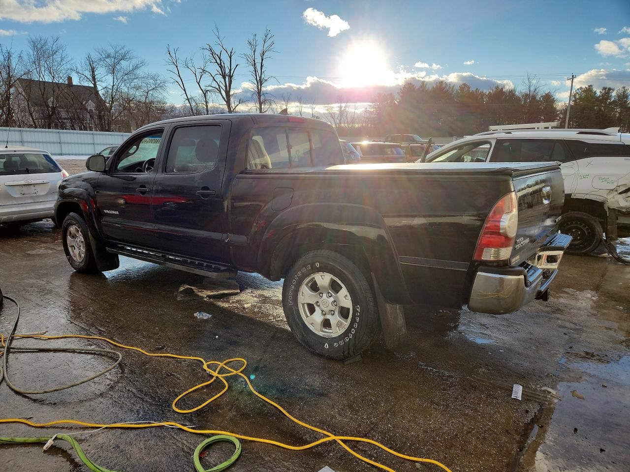 2015 Toyota Tacoma V6 - Image 2