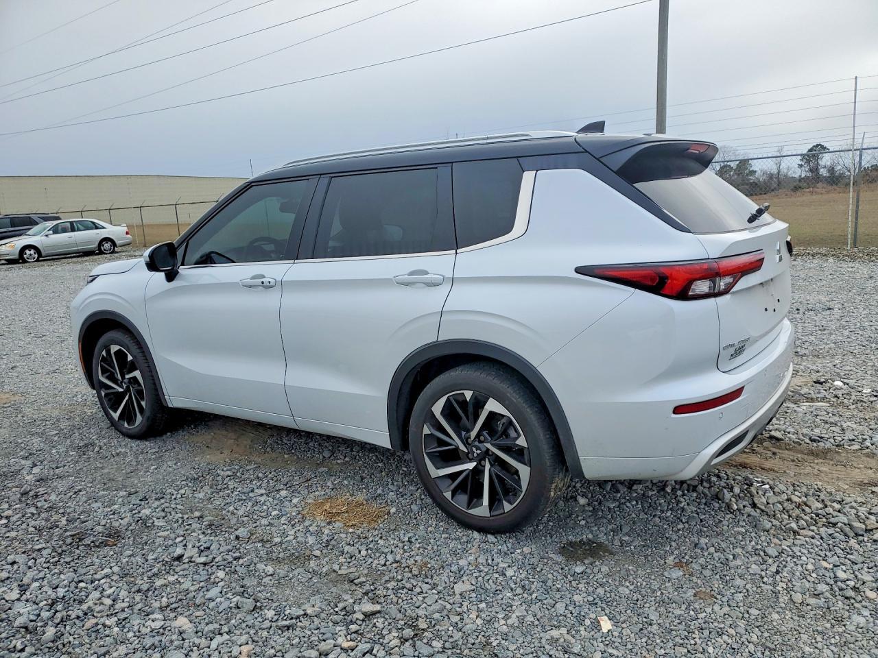 2023 Mitsubishi Outlander Sel - Фото 2