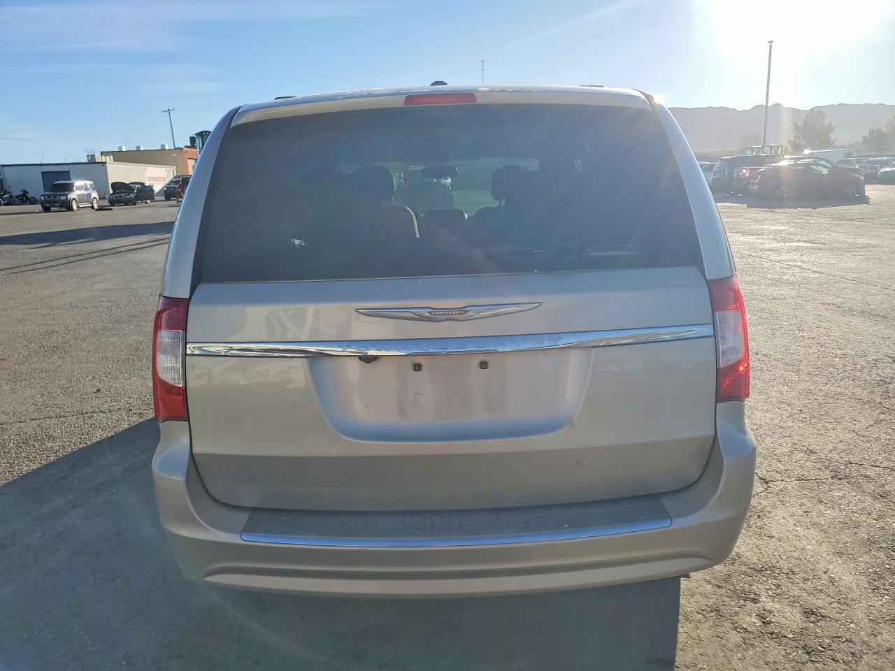 2014 Chrysler Town & Country Touring - Фото 6