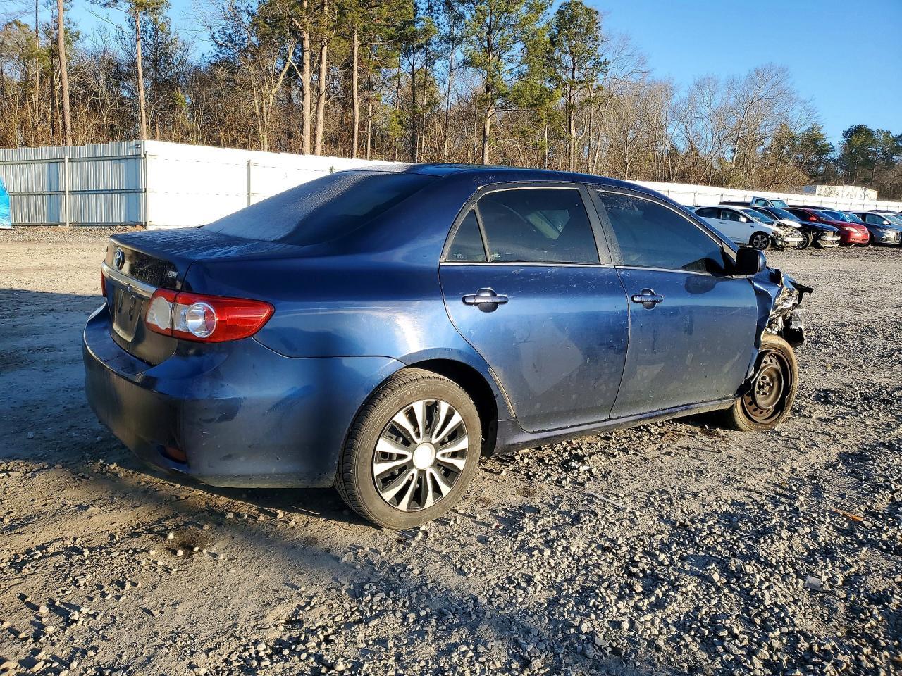 2013 Toyota Corolla Base - Фото 3