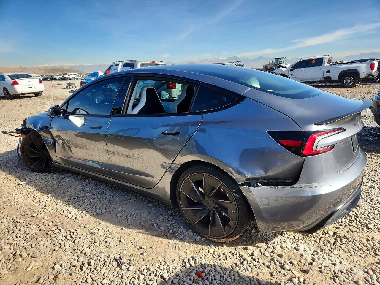 2024 Tesla Model 3 - Фото 2