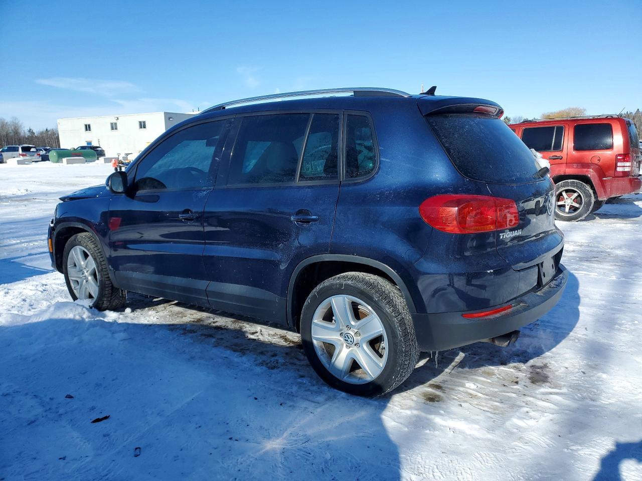 2015 Volkswagen Tiguan S - Фото 2