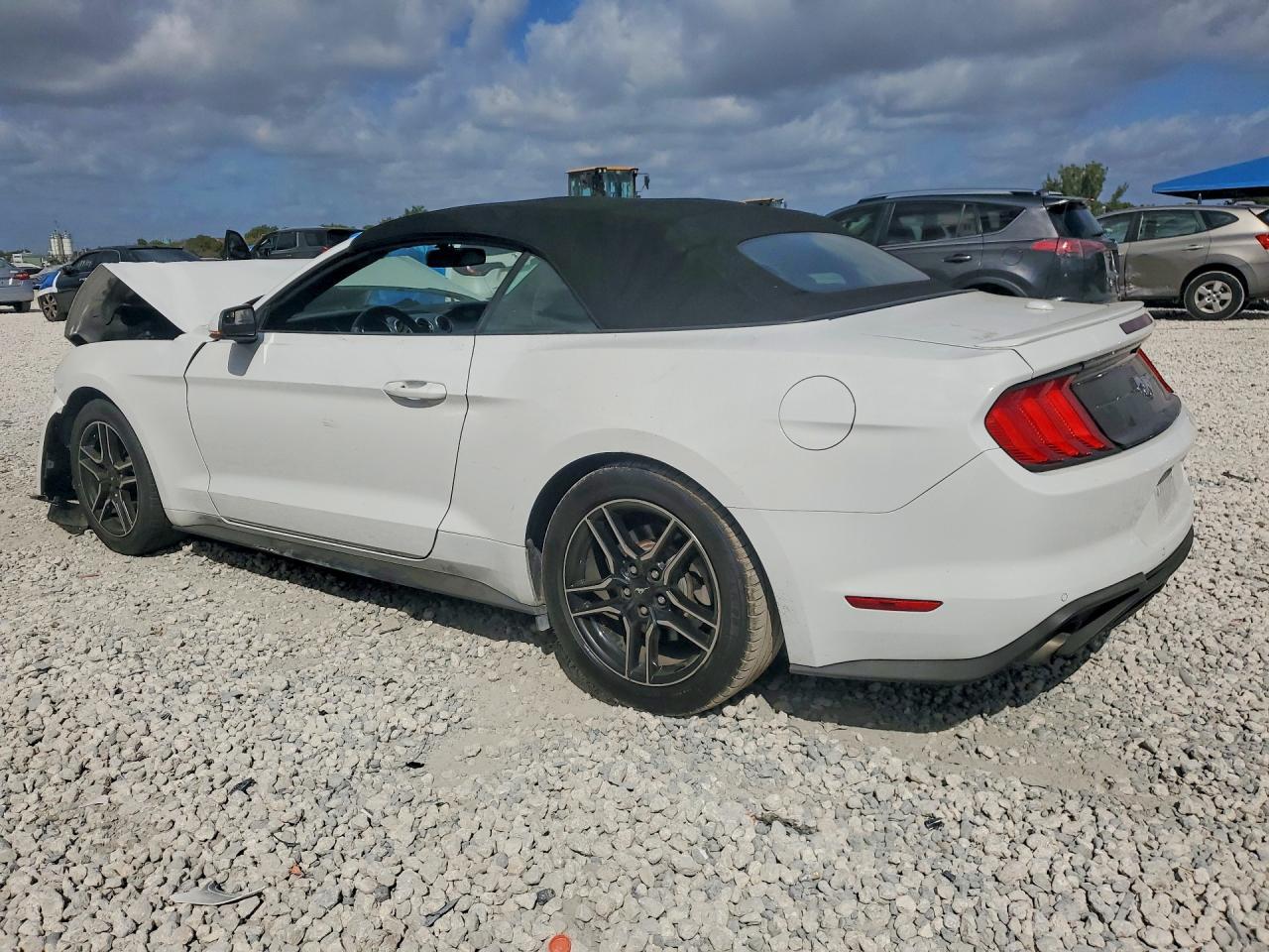 2020 Ford Mustang - Фото 2