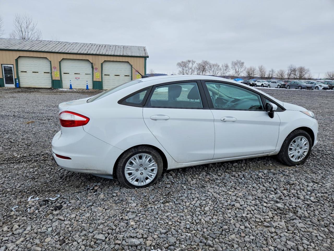2015 Ford Fiesta - Фото 3