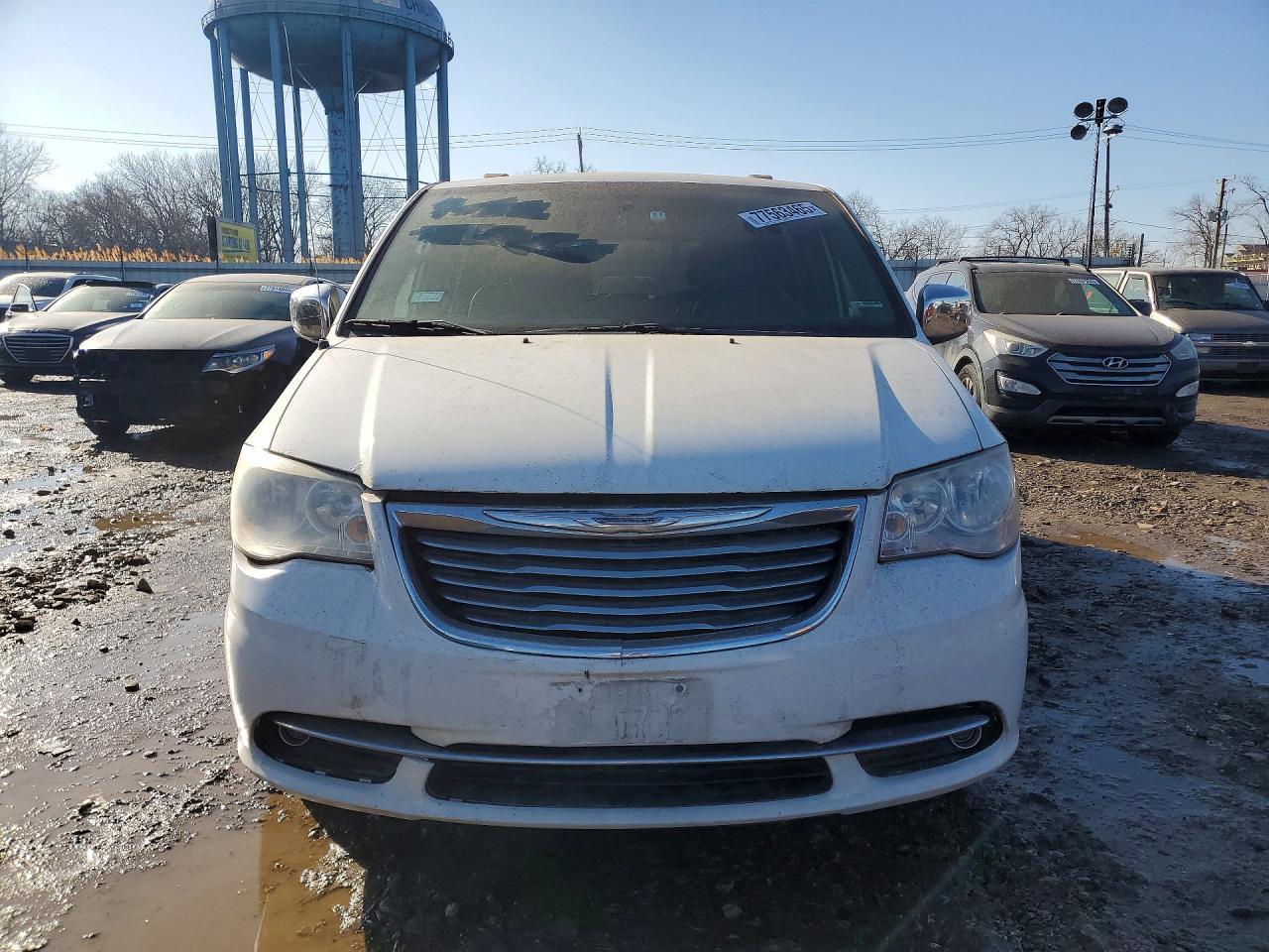 2012 Chrysler Town & Country Touring L - Image 5