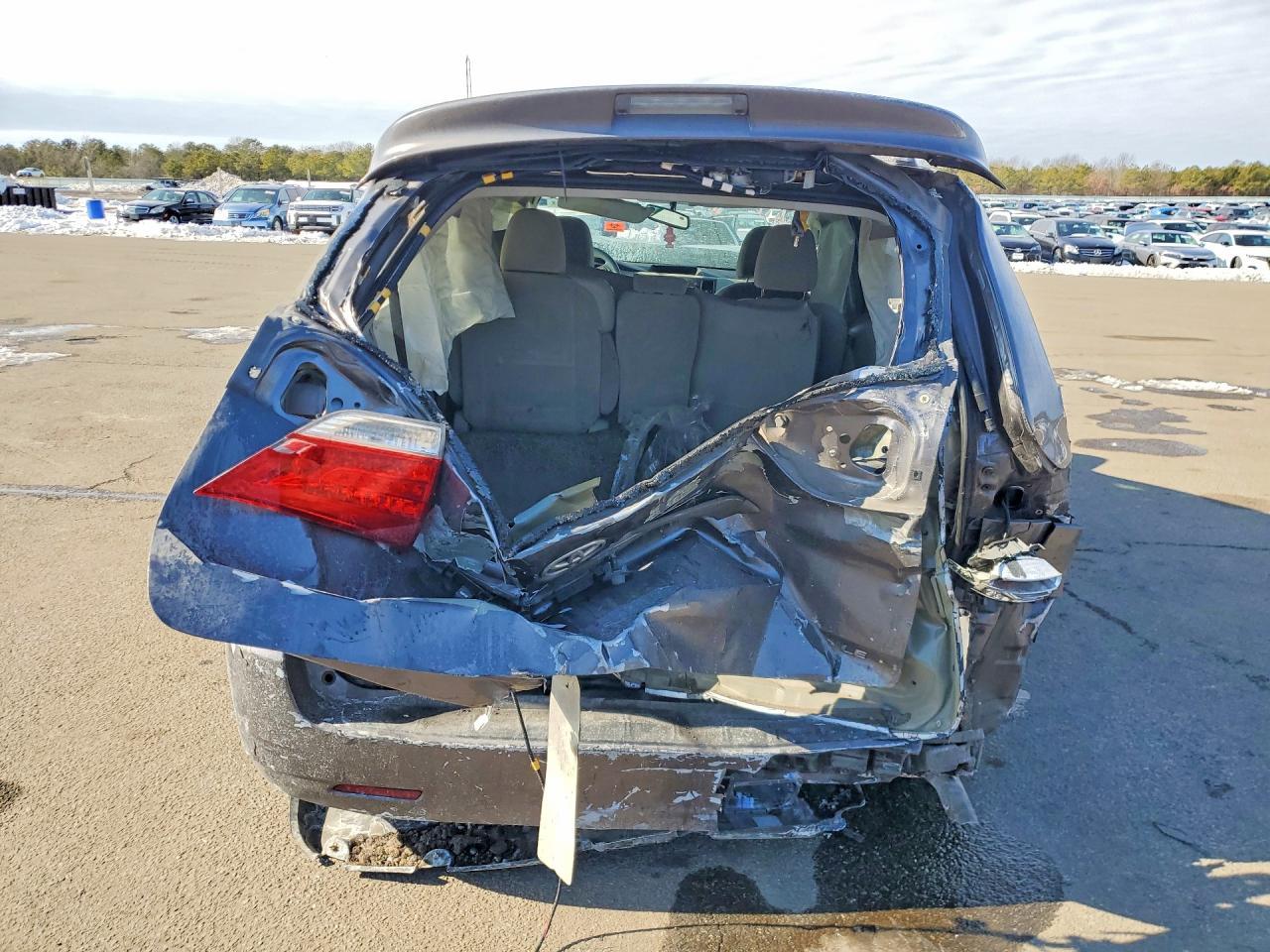 2011 Toyota Sienna Le - Image 6