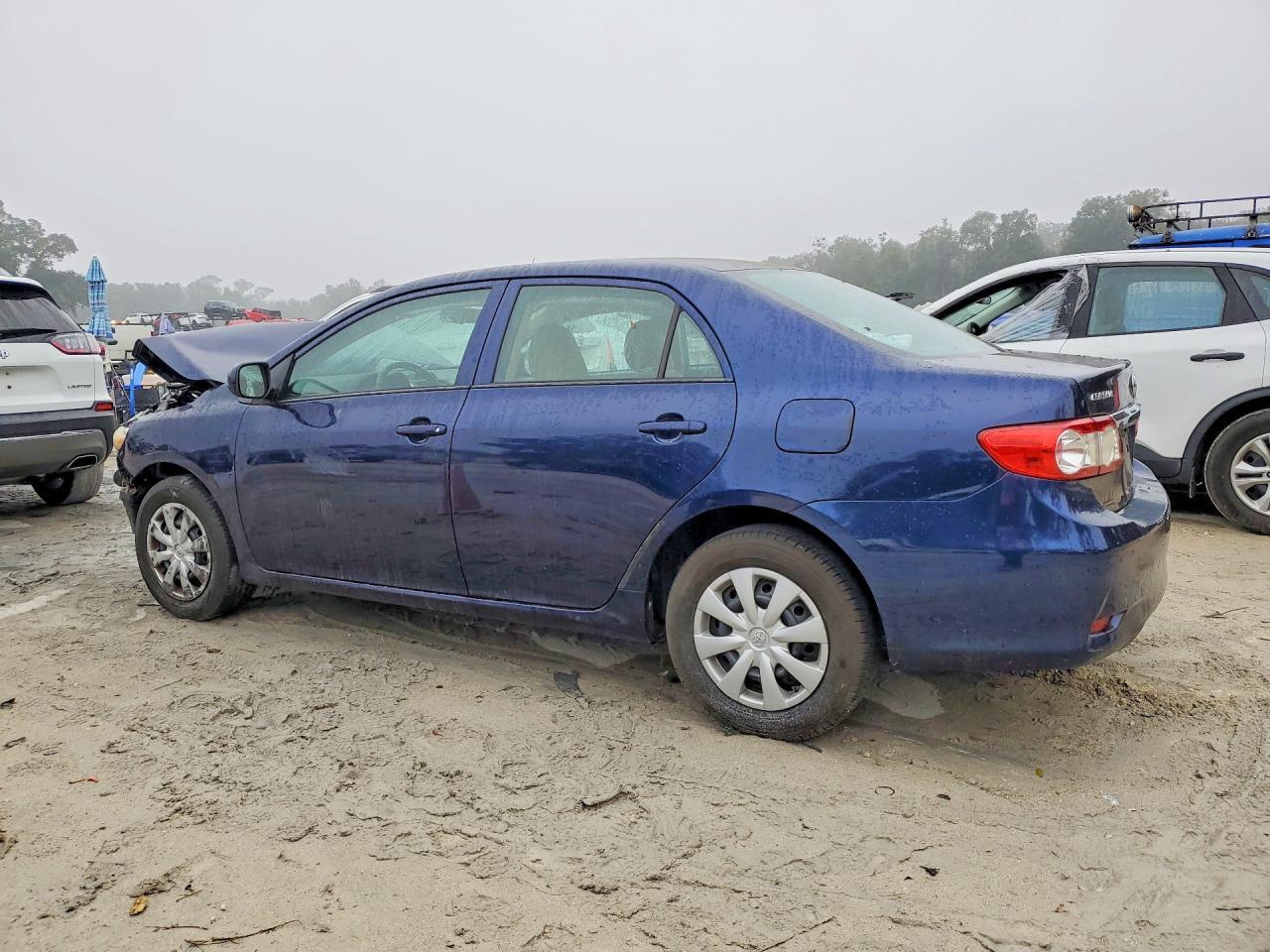 2013 Toyota Corolla Base - Фото 2