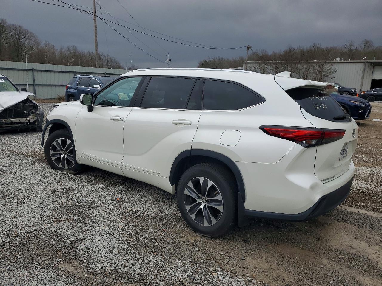2021 Toyota Highlander Xle - Фото 2