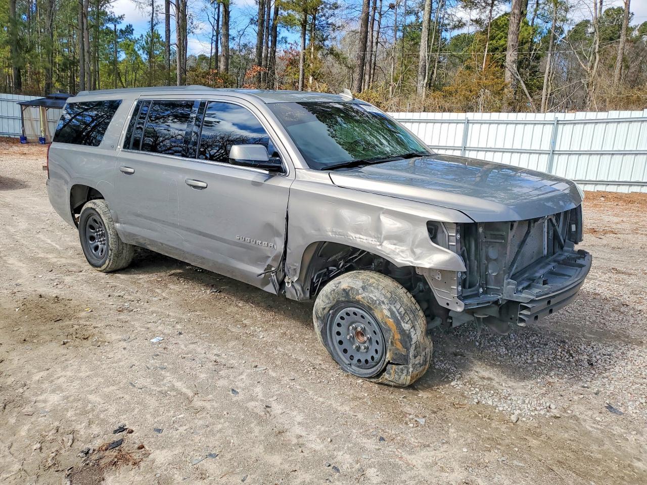 2017 Chevrolet Suburban C1500 Lt - Image 4