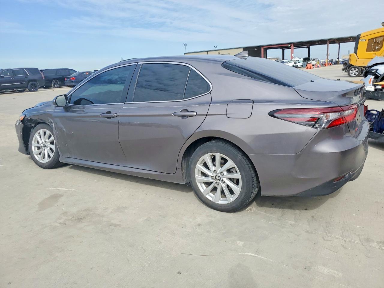2024 Toyota Camry Le - Фото 2