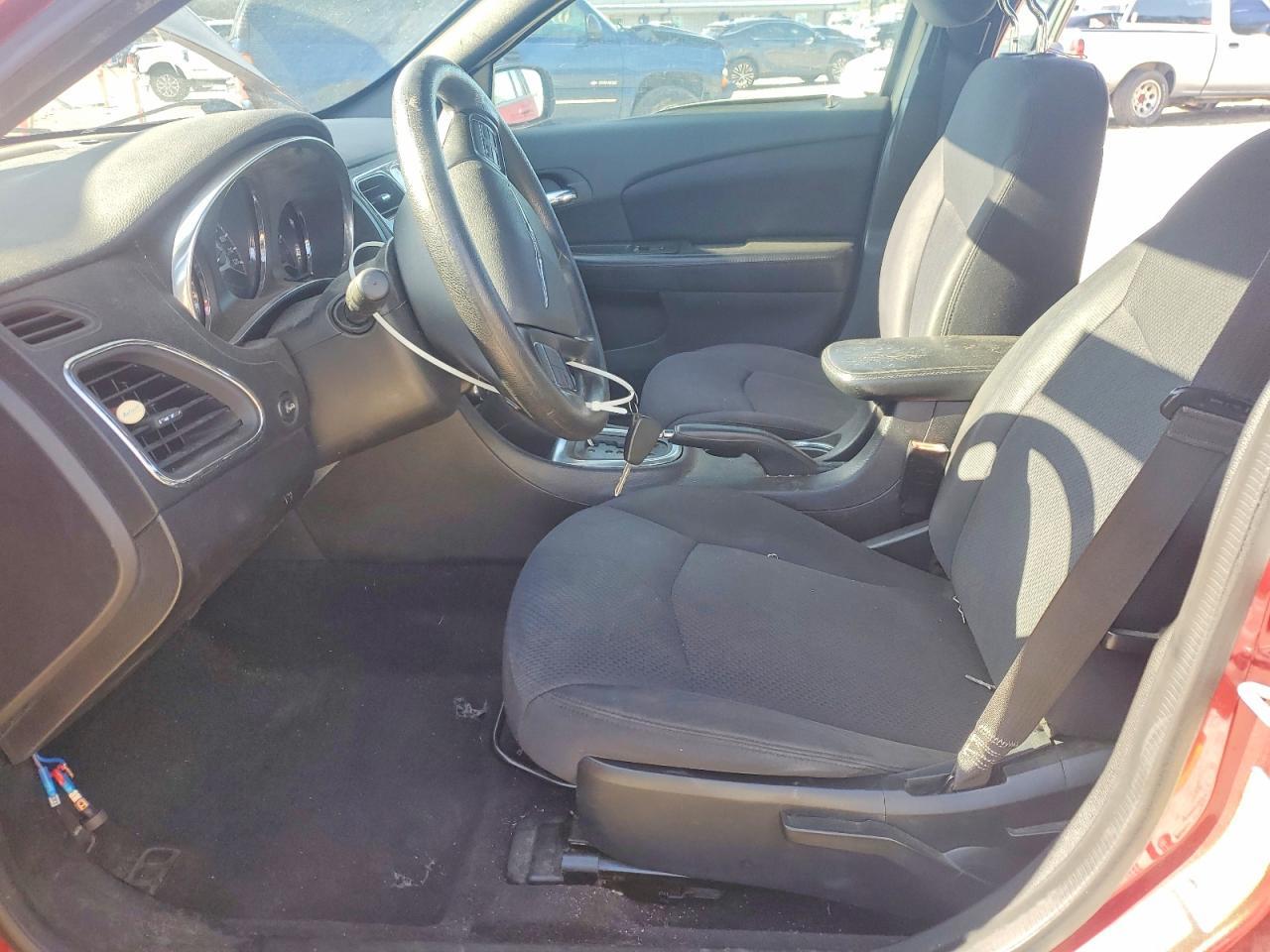 2014 Chrysler 200 Lx - Фото 7