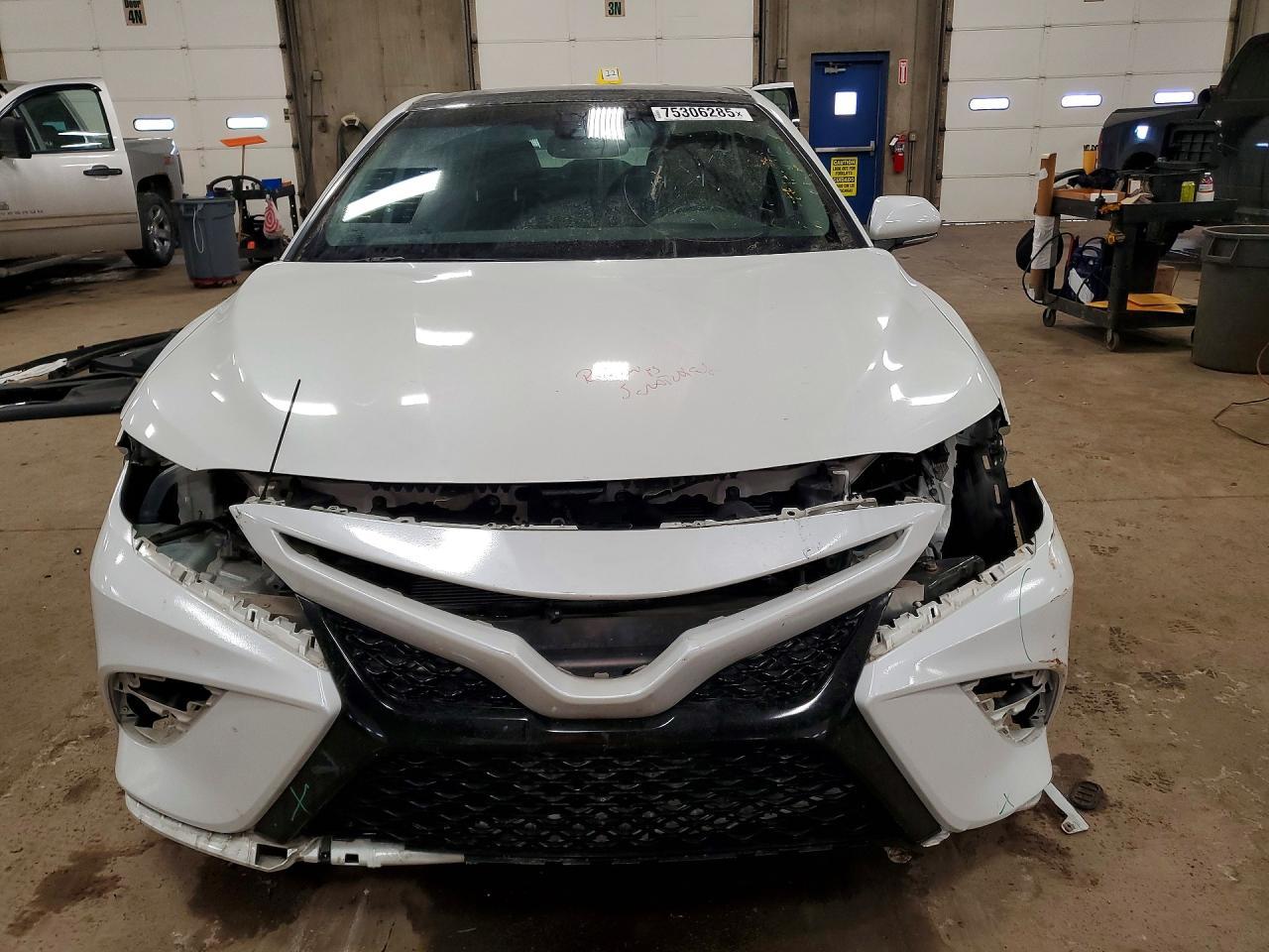 2020 Toyota Camry Xse - Фото 5