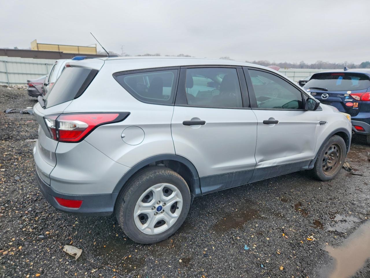 2017 Ford Escape S - Фото 3