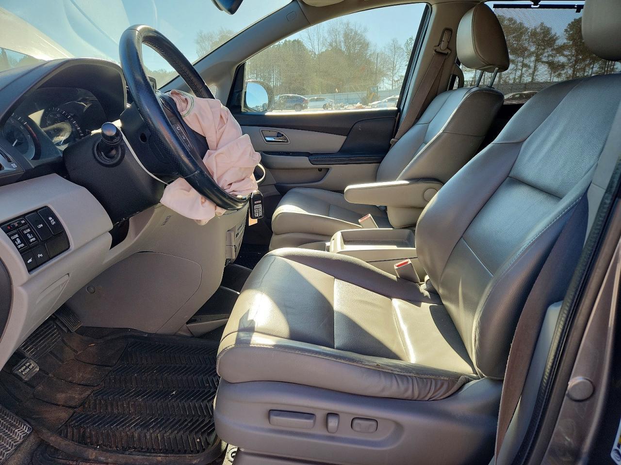 2014 Honda Odyssey Touring - Image 7