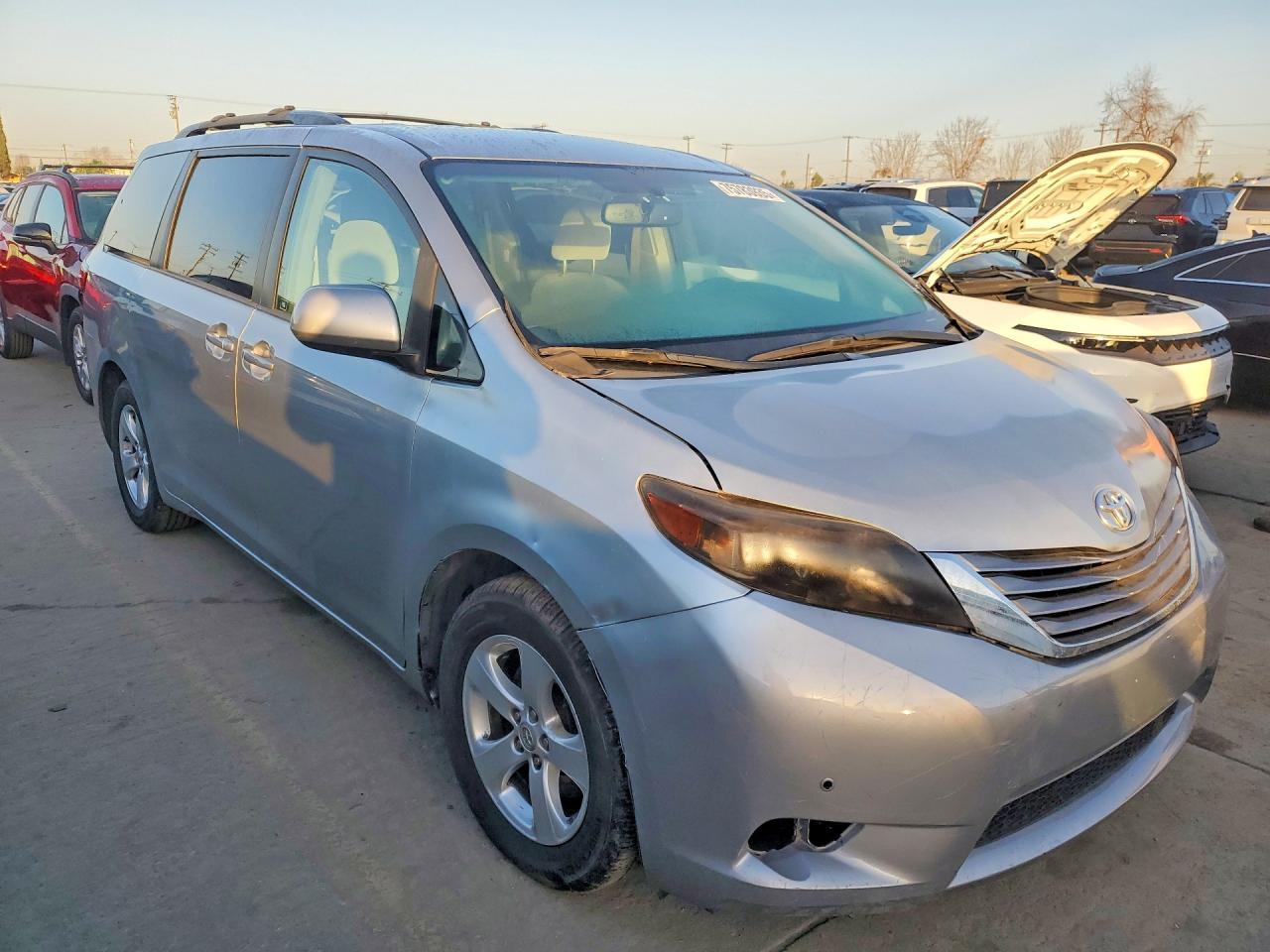 2017 Toyota Sienna Le - Image 4