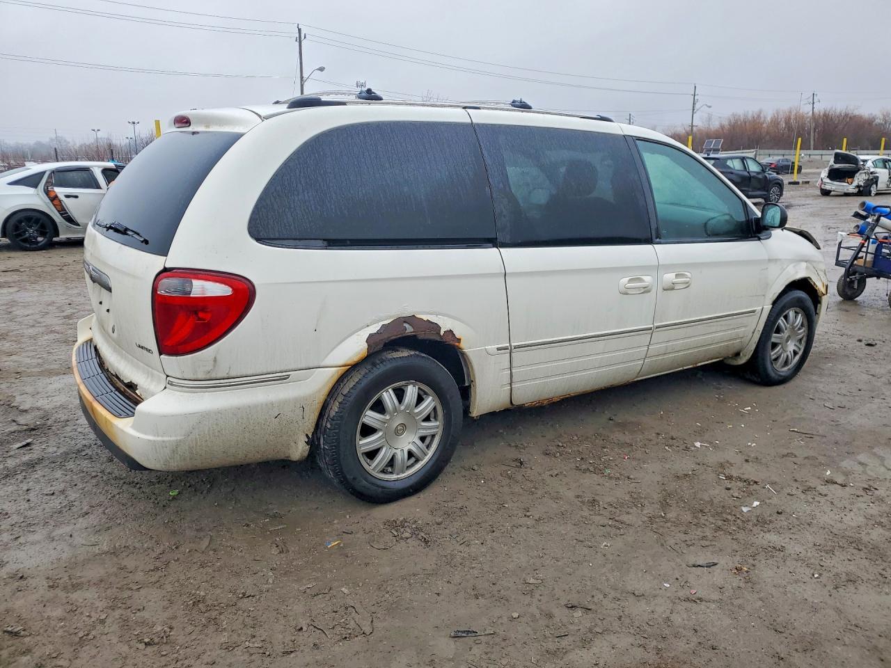 2006 Chrysler Town & Country Limited - Image 3