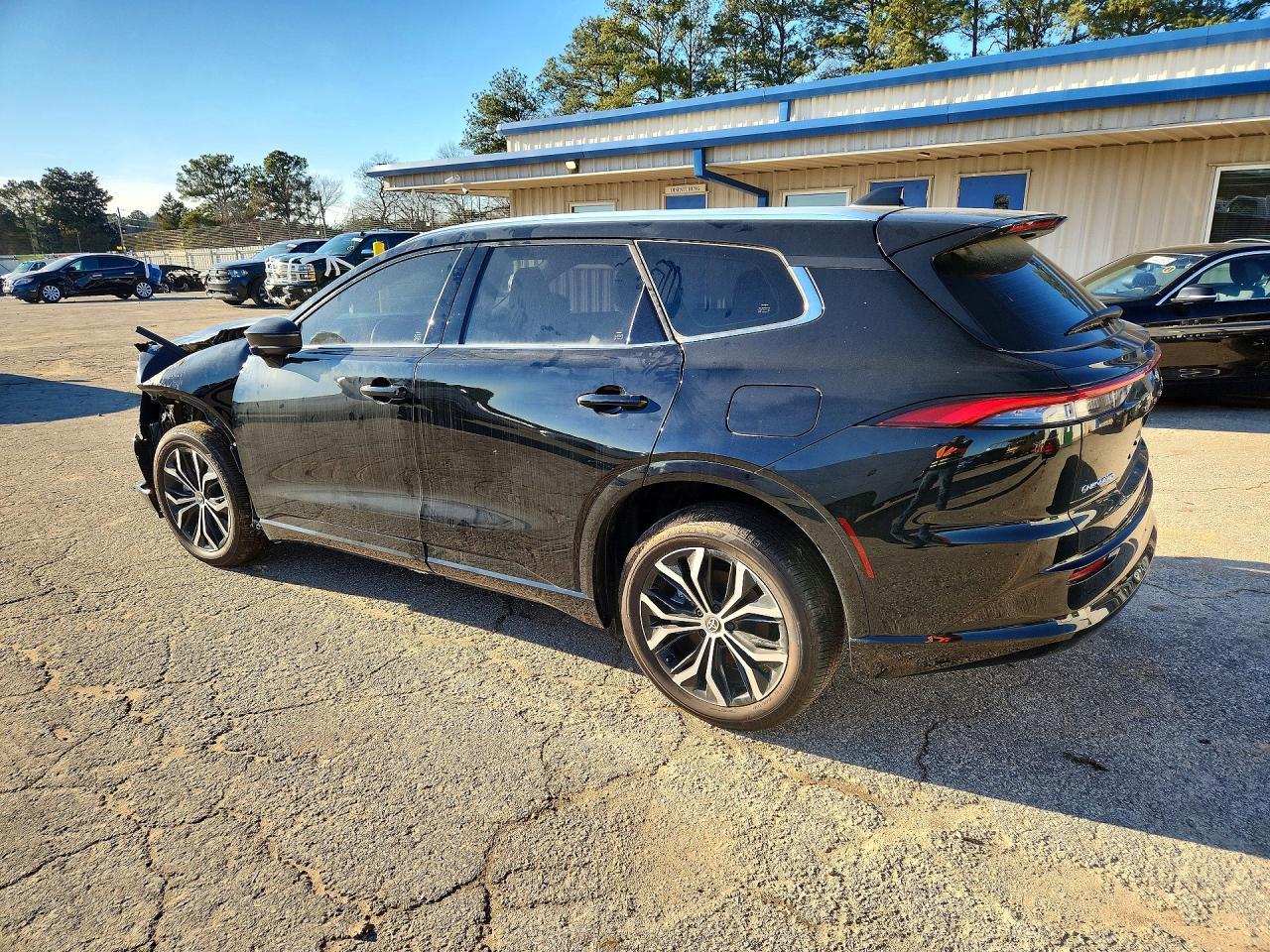 2025 Toyota Crown Signia Xle - Фото 2