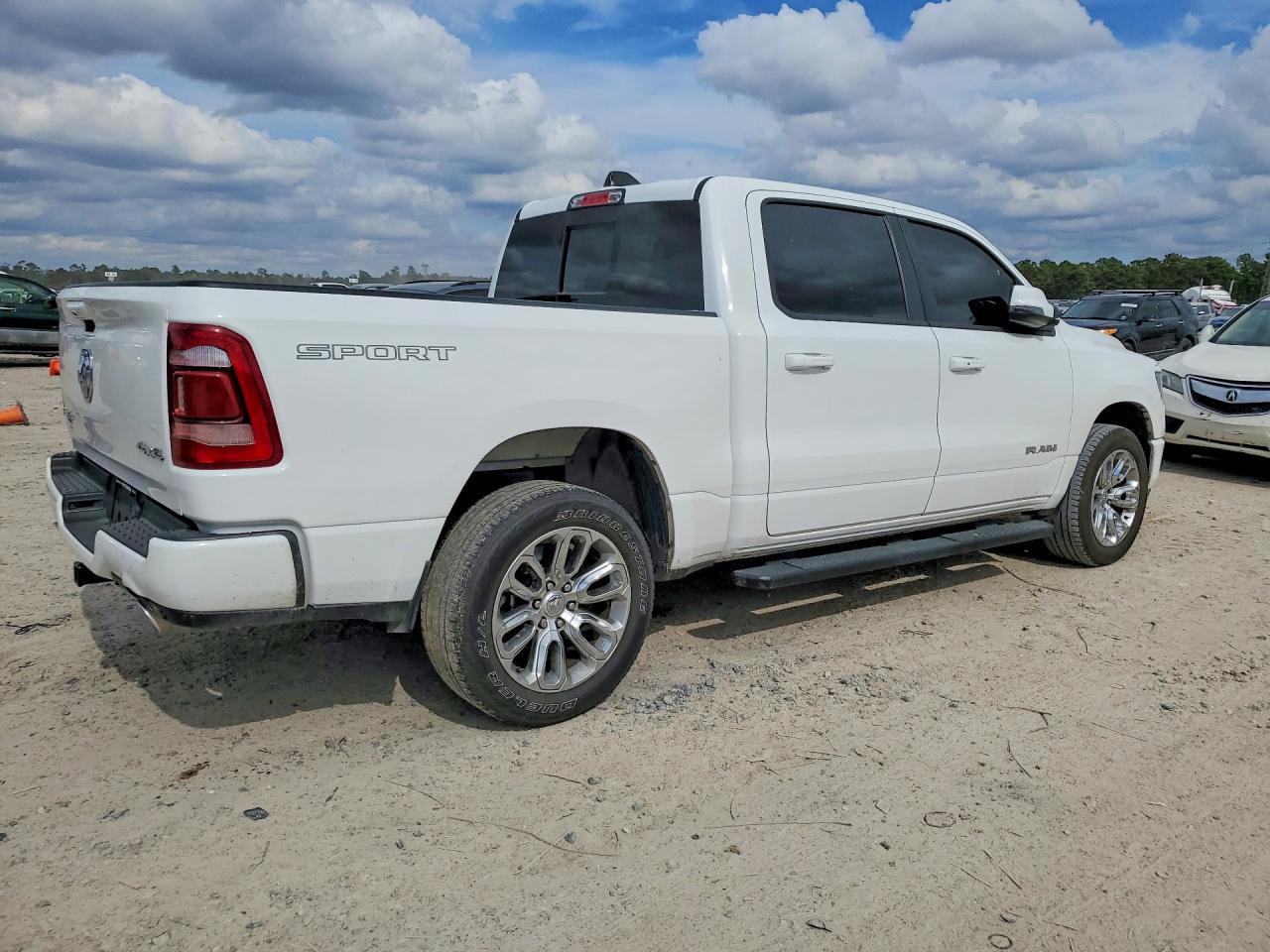 2023 Ram 1500 Laramie - Фото 3