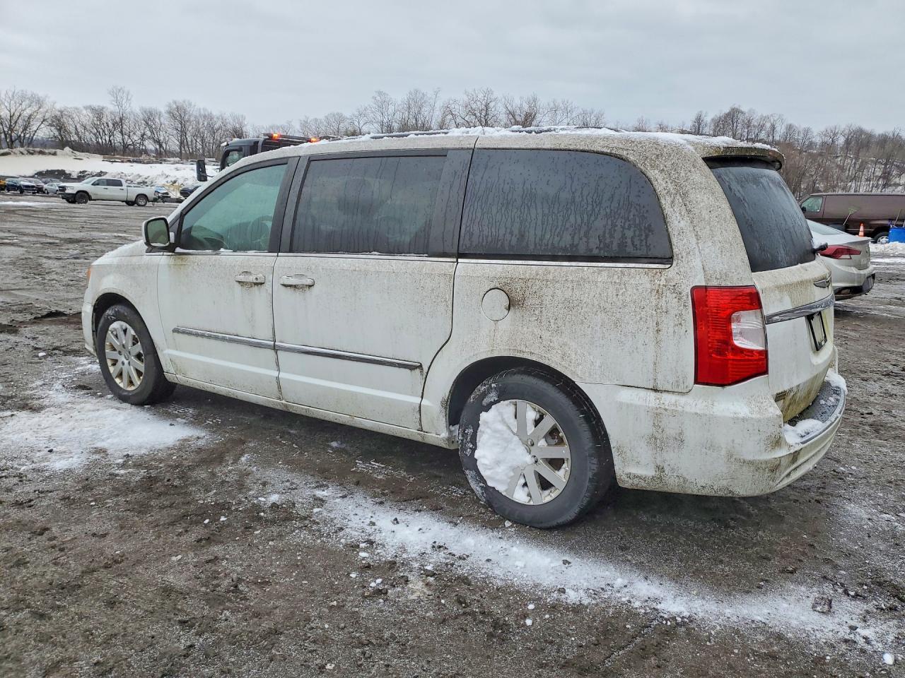2015 Chrysler Town And C - Фото 2