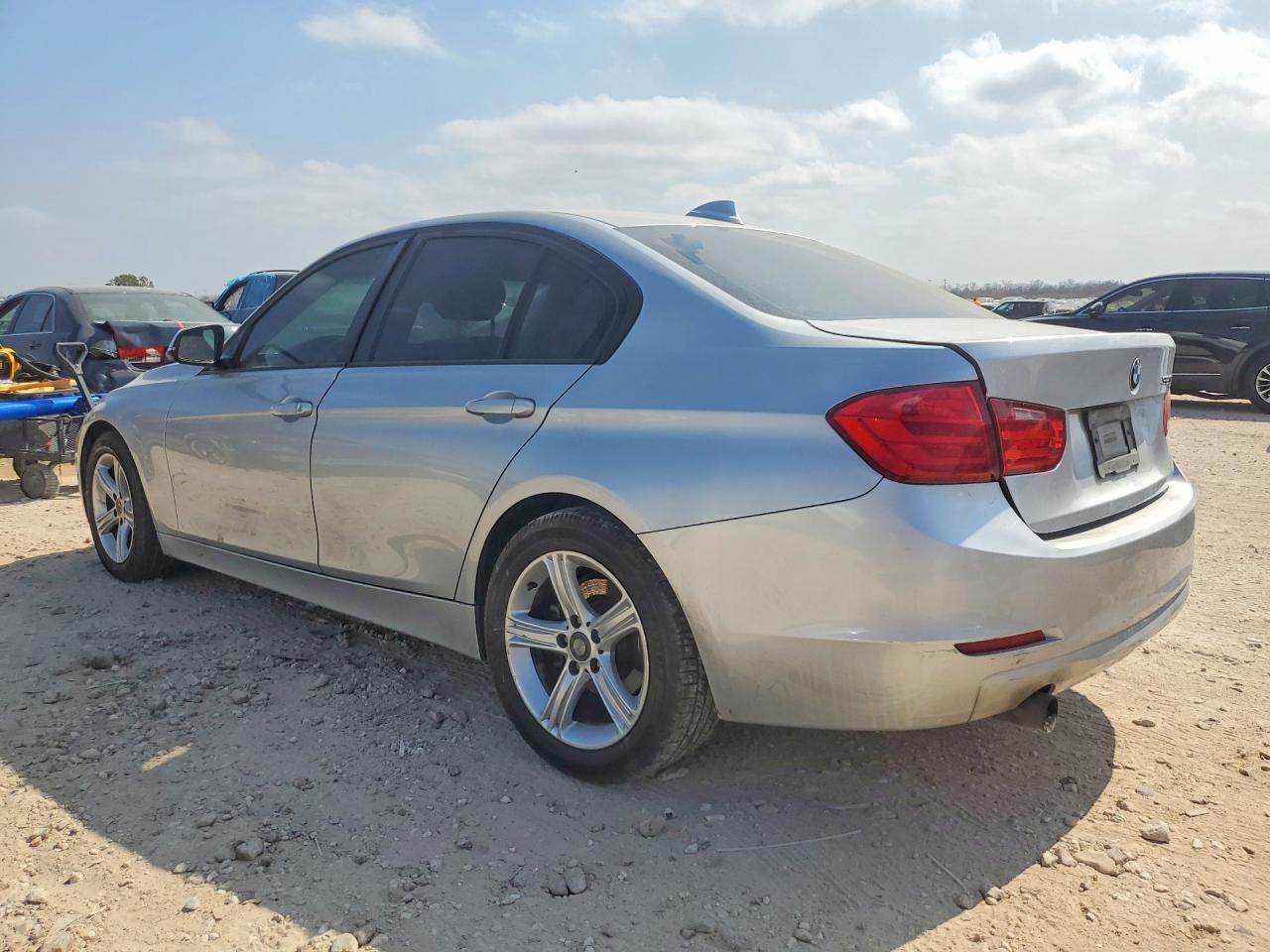 2014 BMW 320 I - Фото 2