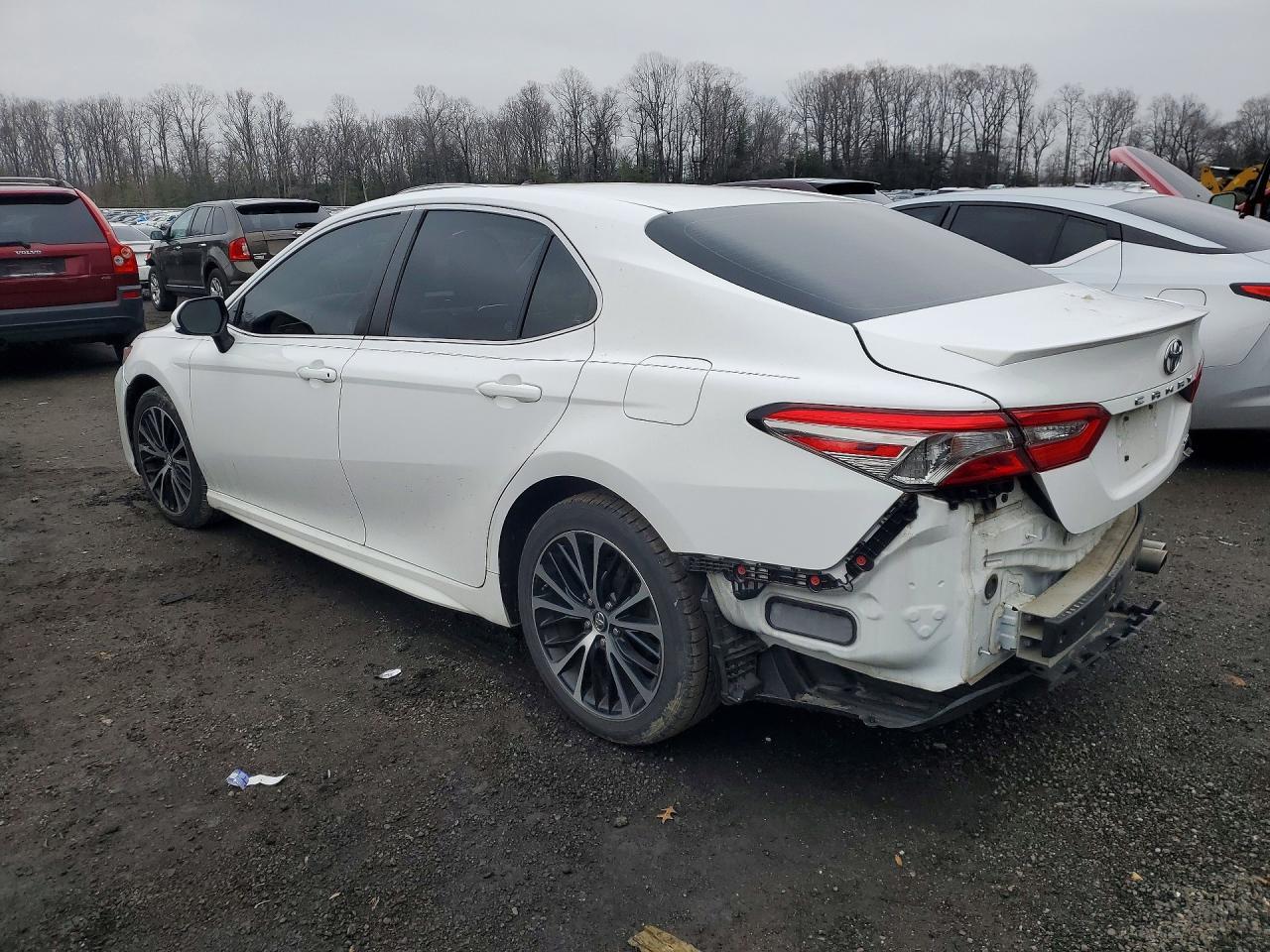 2018 Toyota Camry L - Фото 2