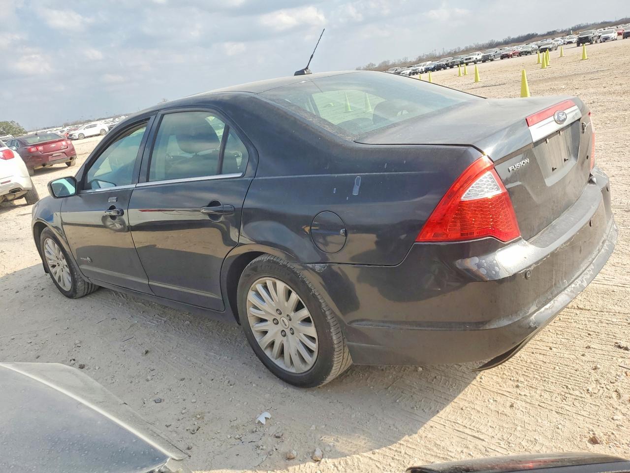 2010 Ford Fusion Hybrid - Image 2