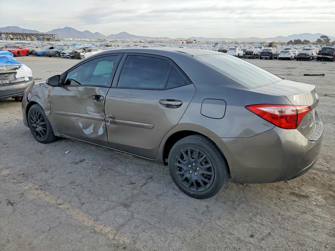 2017 Toyota Corolla L - Фото 2