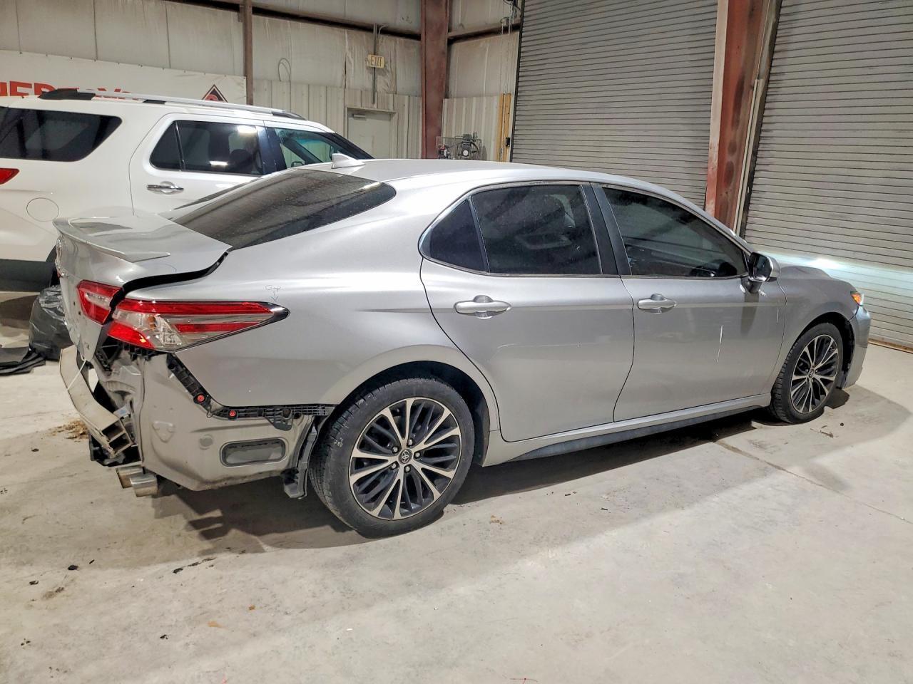 2019 Toyota Camry L - Фото 3