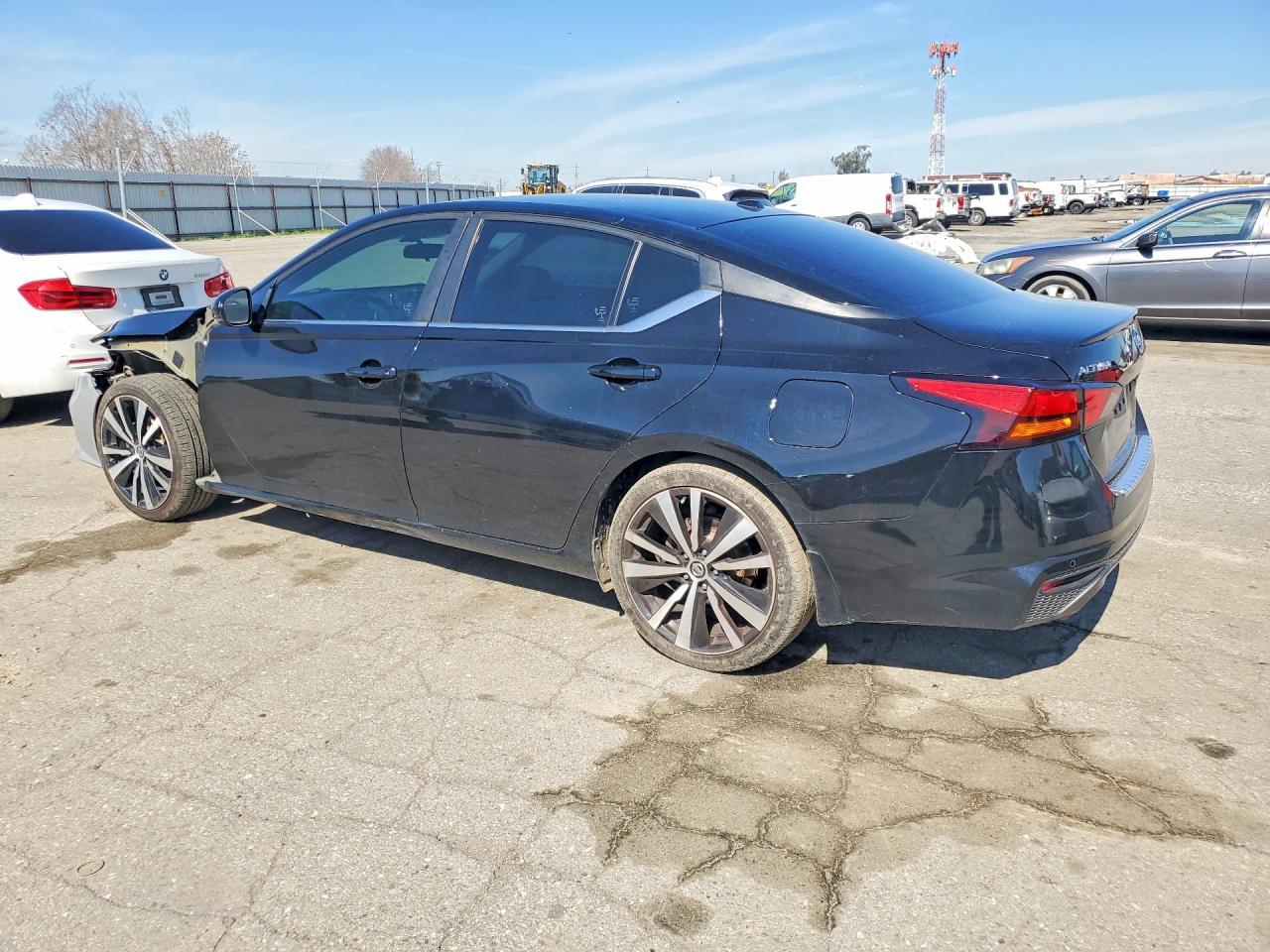 2020 Nissan Altima Sr - Фото 2