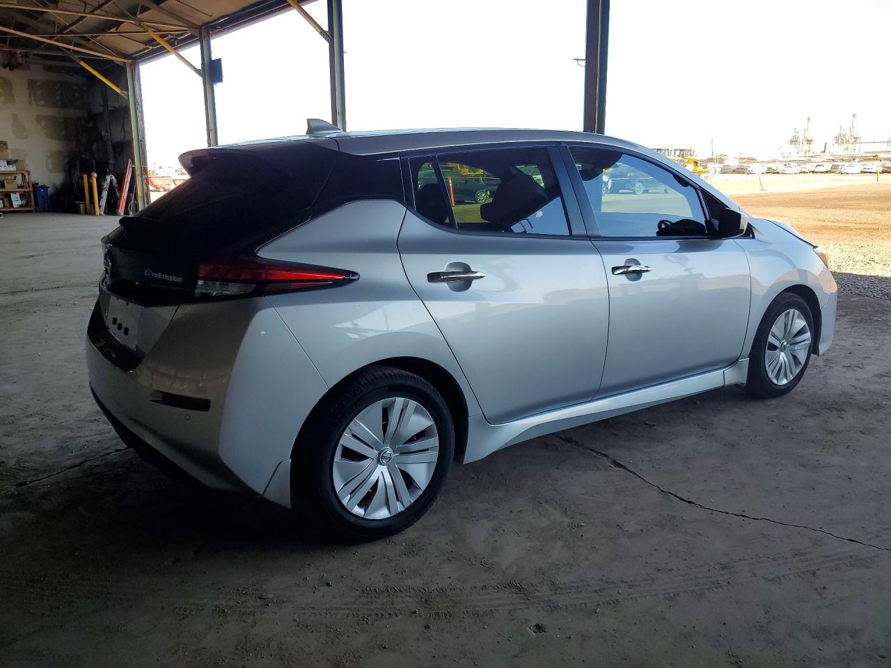 2022 Nissan Leaf S - Image 3
