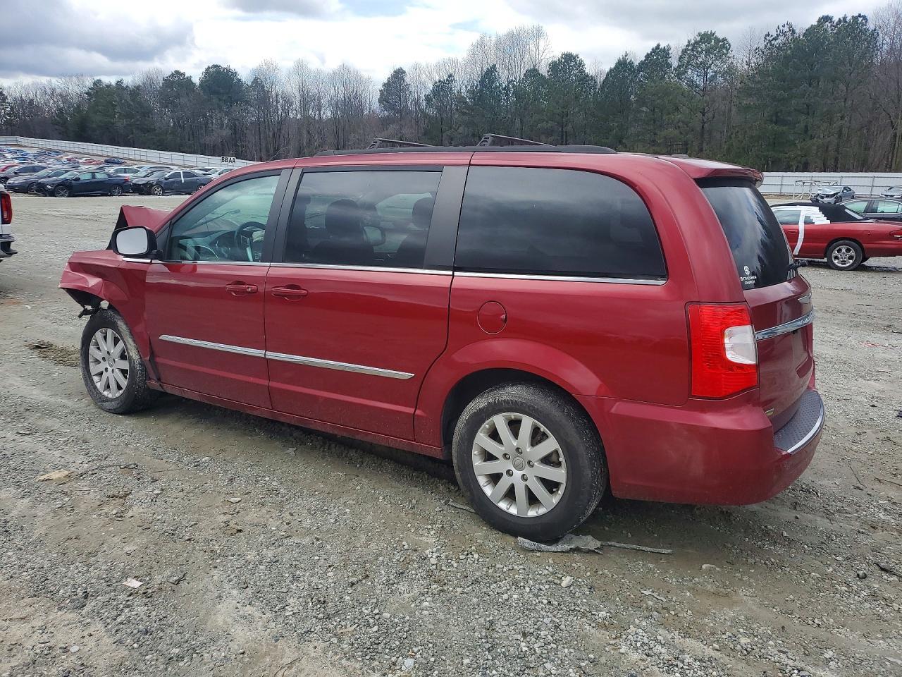 2015 Chrysler Town & Country Touring - Фото 2