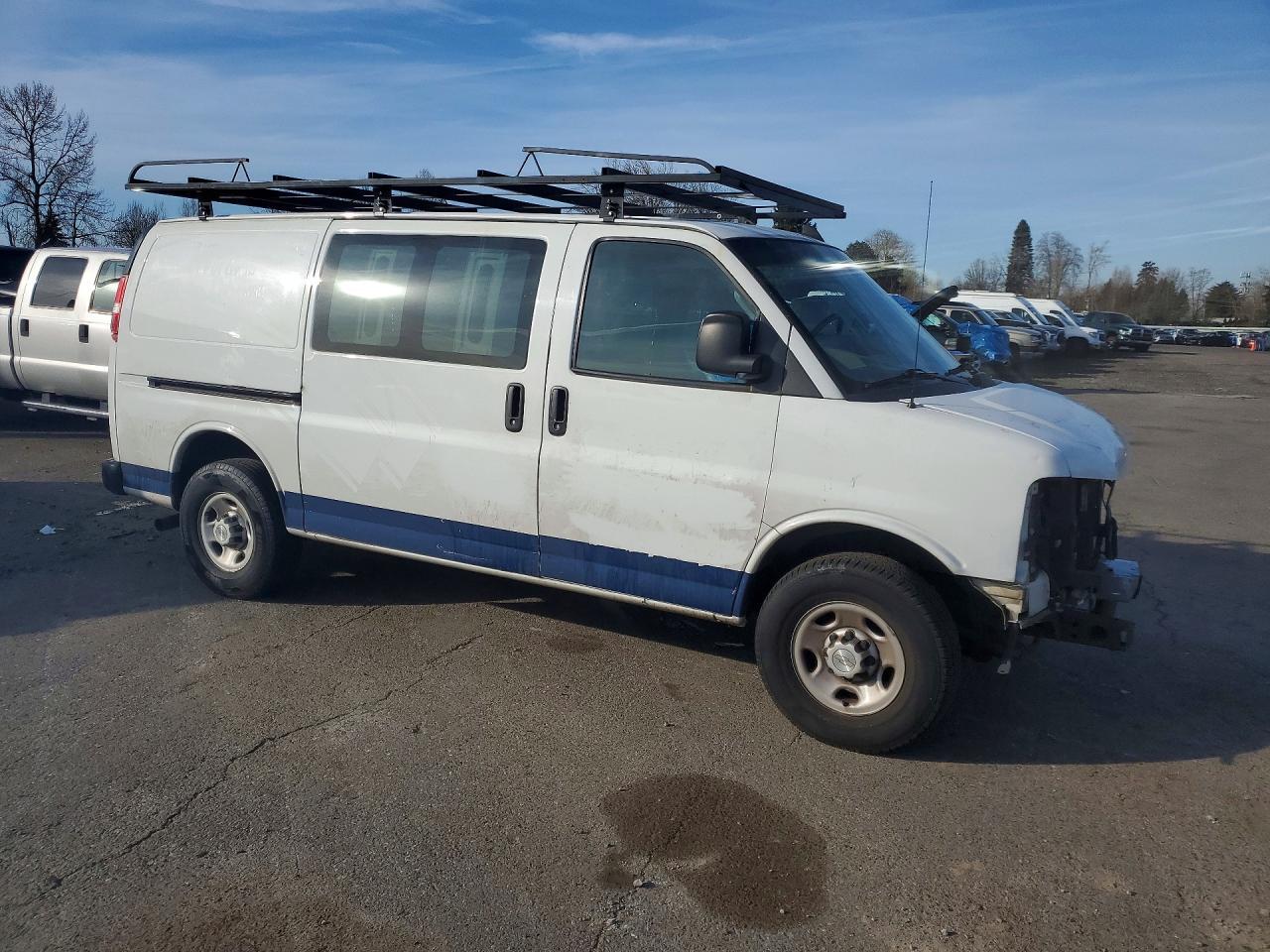 2019 Chevrolet Express 3500 Utility / Service Van - Image 4