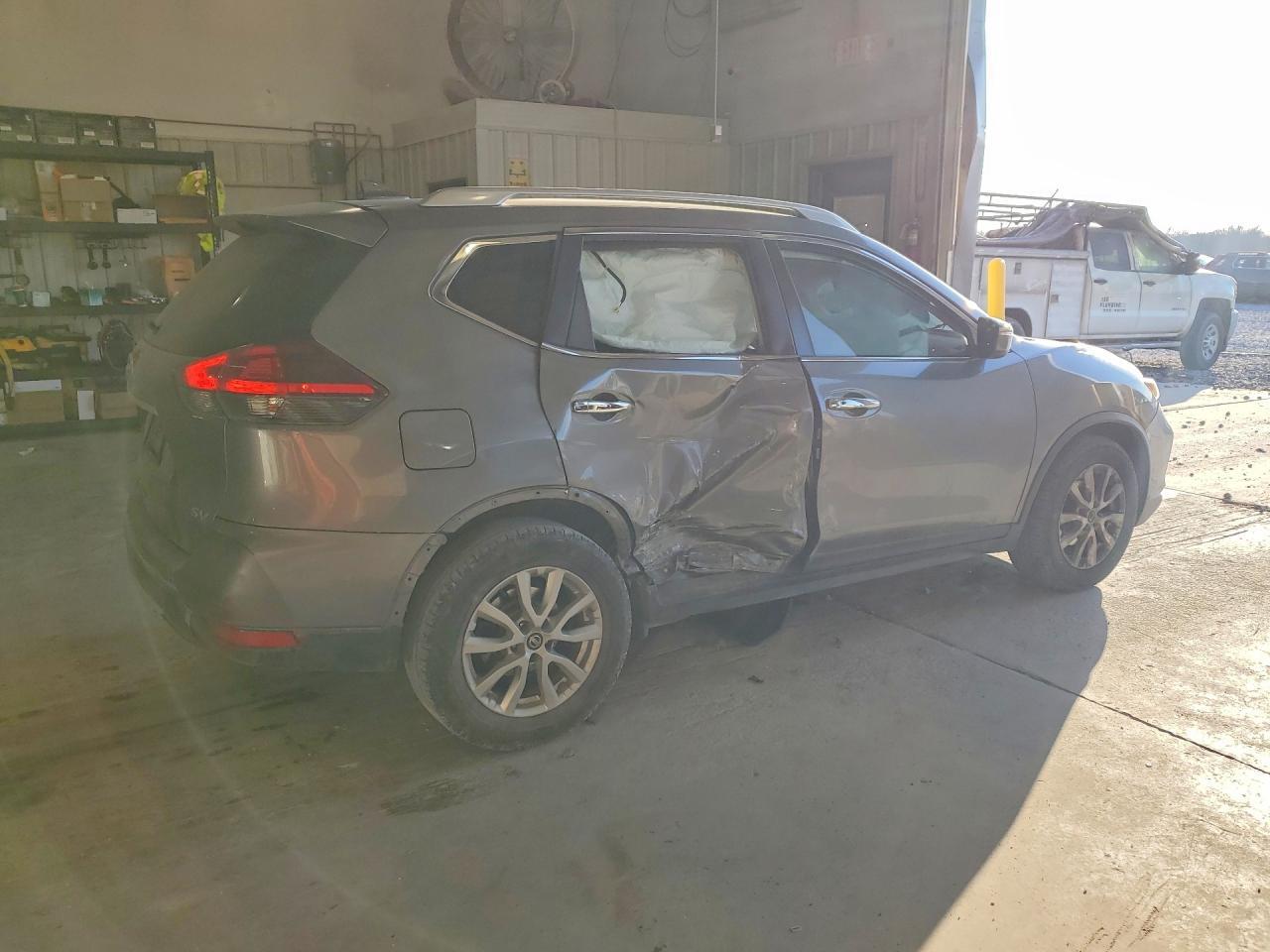 2018 Nissan Rogue Sv - Image 3