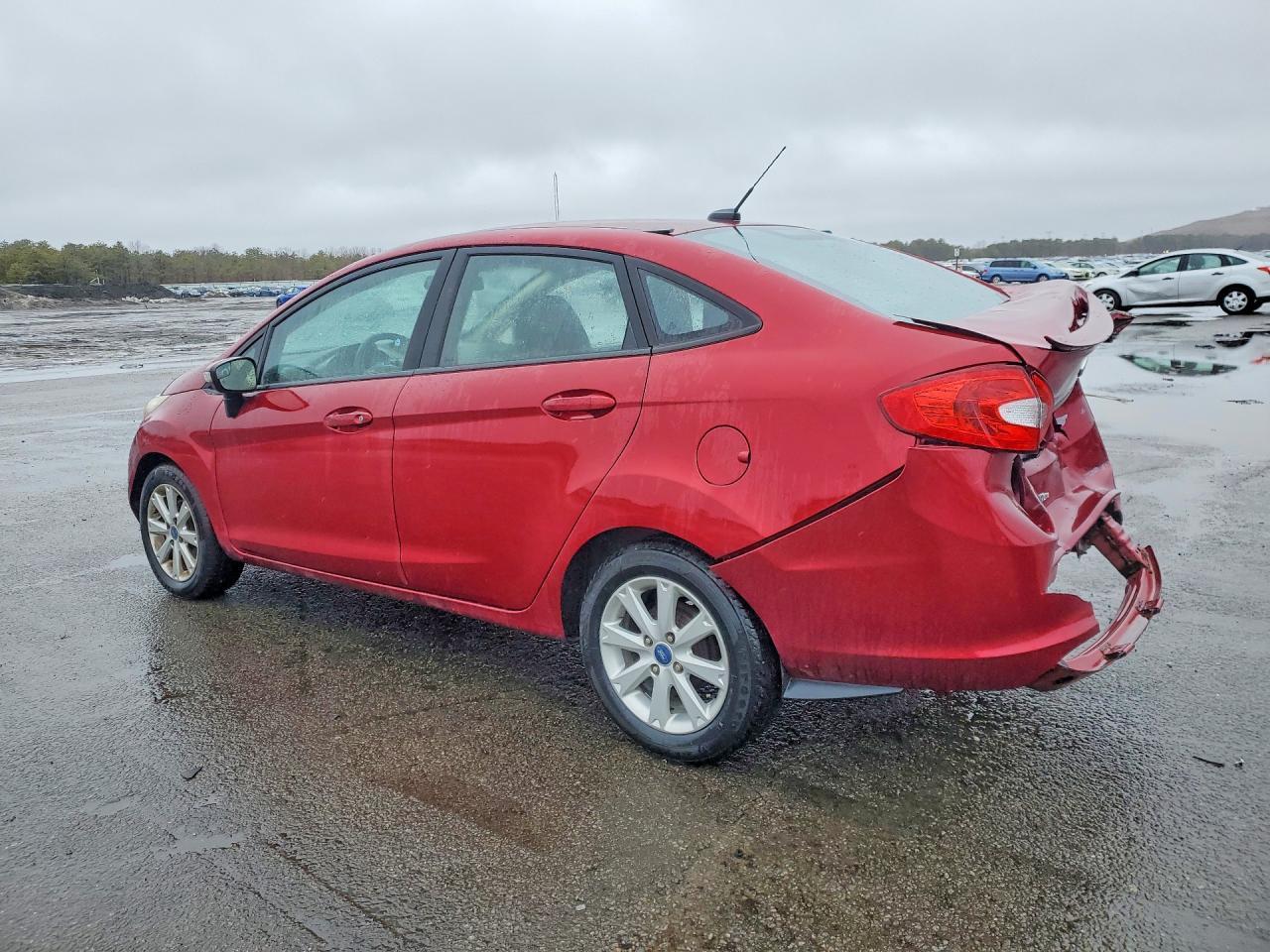 2013 Ford Fiesta Se - Image 2