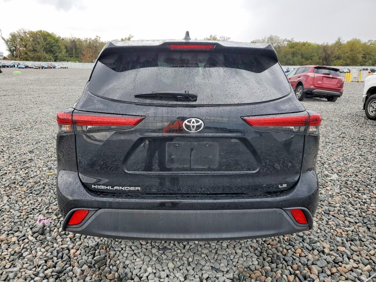 2021 Toyota Highlander Le - Image 6